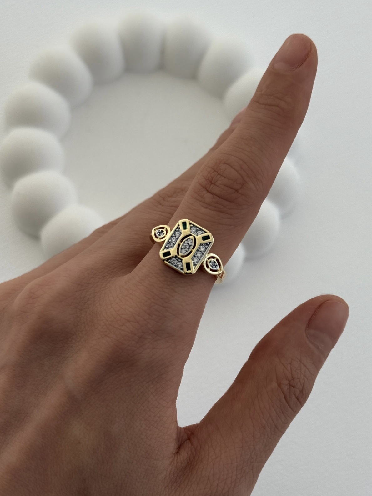 img_8385-1 Özel Seri Zirkon Yeşil Taş Detay Dikdörtgen Gold Ayarlanabilir Yüzük