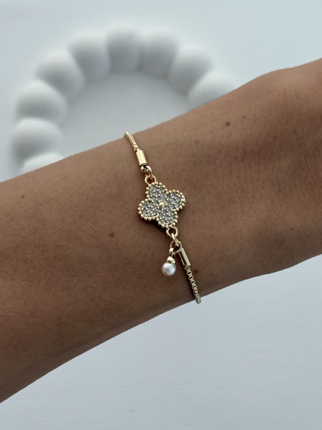 img_9576-1 Özel Seri Zirkon Taşlı İncili Yonca Tasarım Gold Bileklik