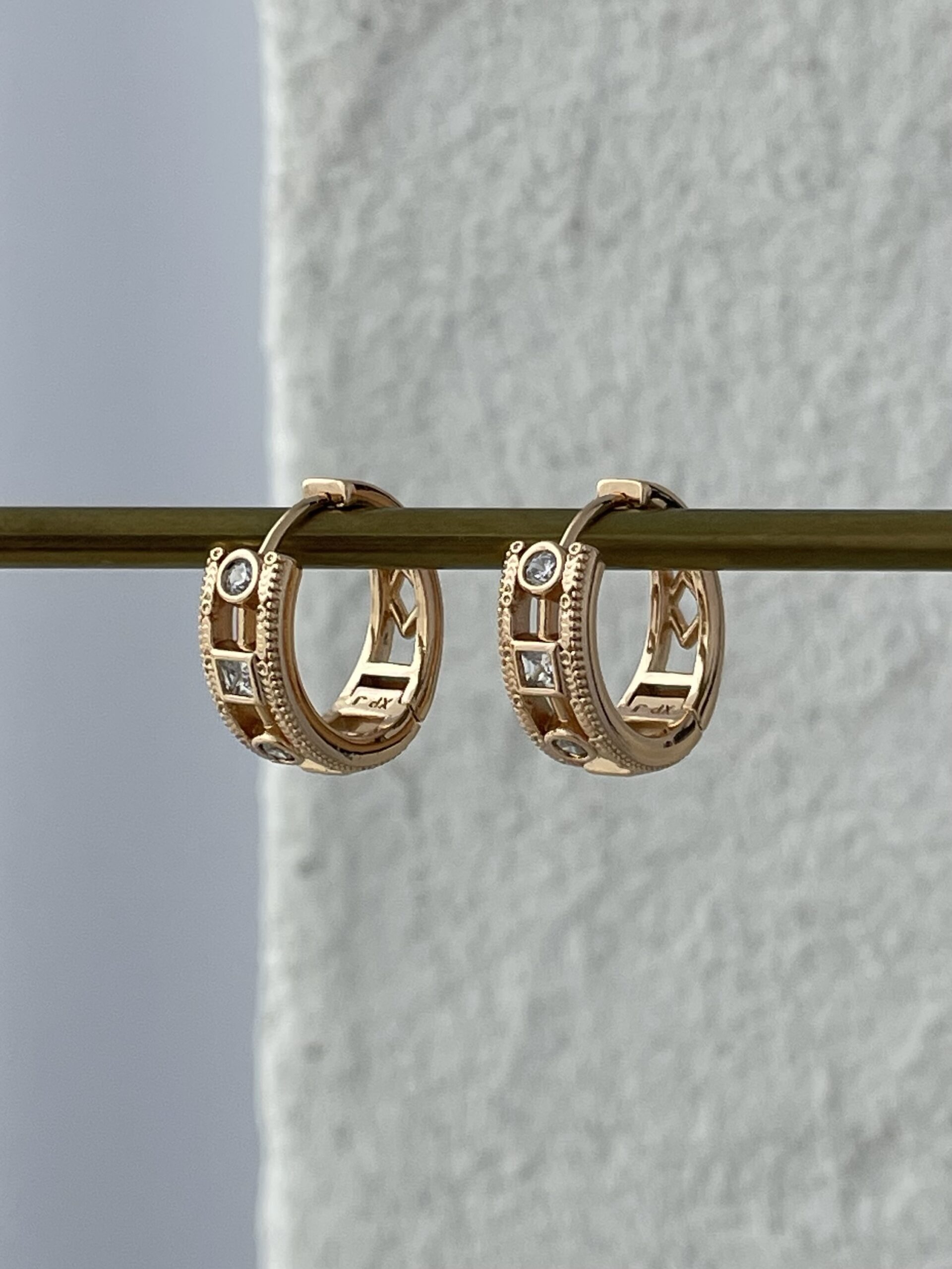 img_1768 XUPING Kare & Yuvarlak Taş Gold Halka Küpe