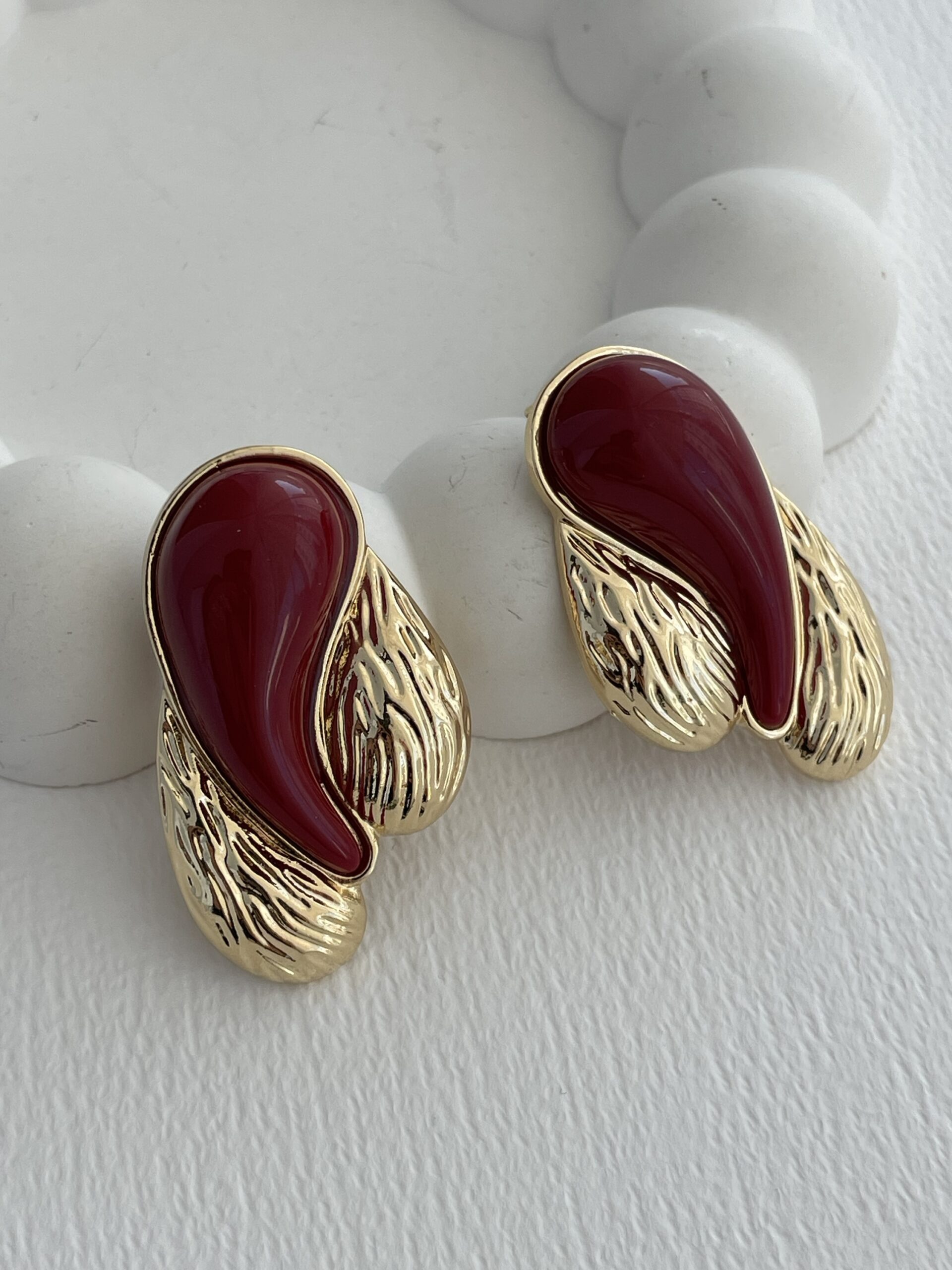 img_2524 Özel Seri Bordo Damla Tasarım Gold Desenli Küpe