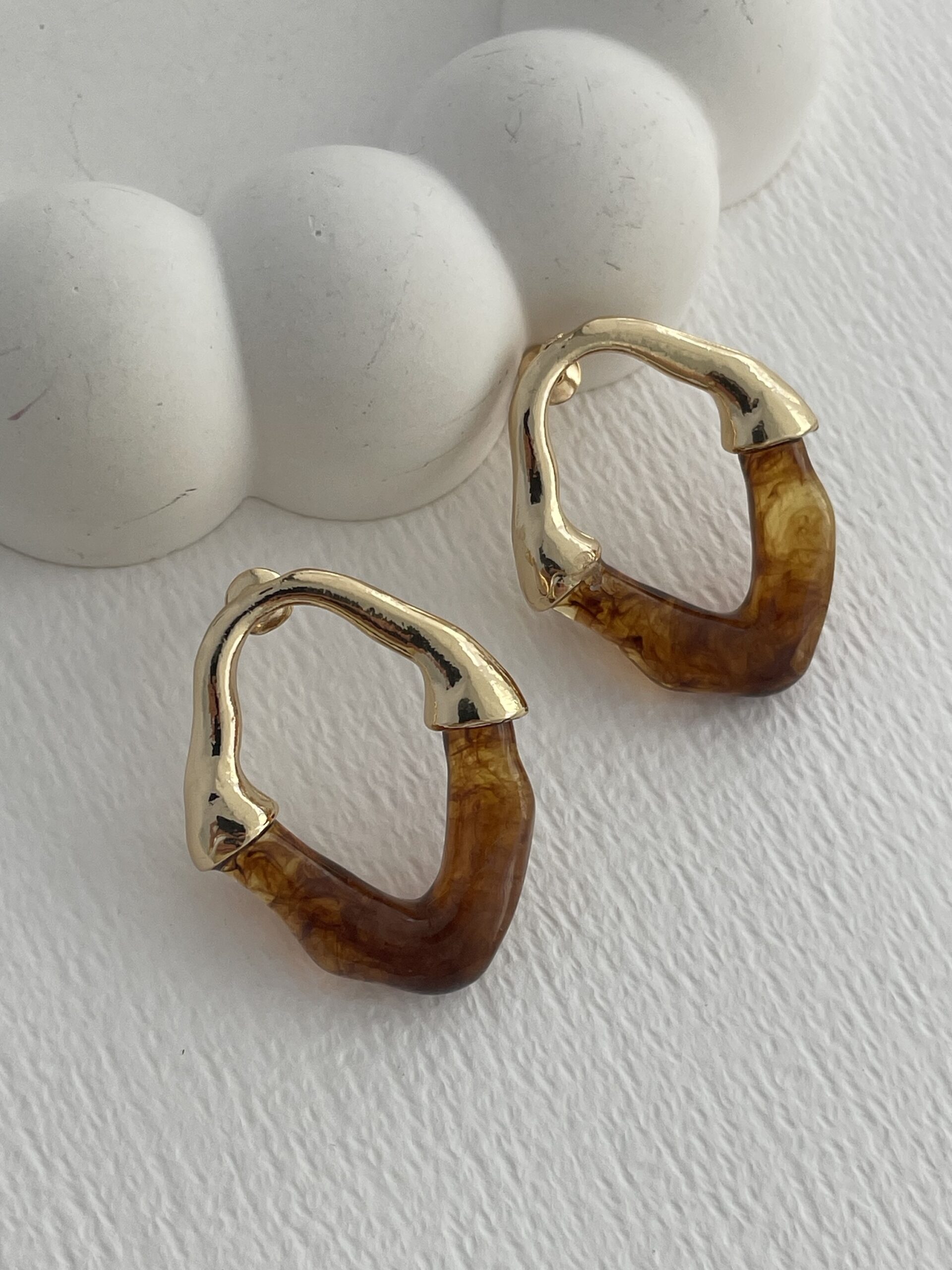 img_2599 Özel Seri Soyut Tasarım Kahve Kemik Gold Küpe