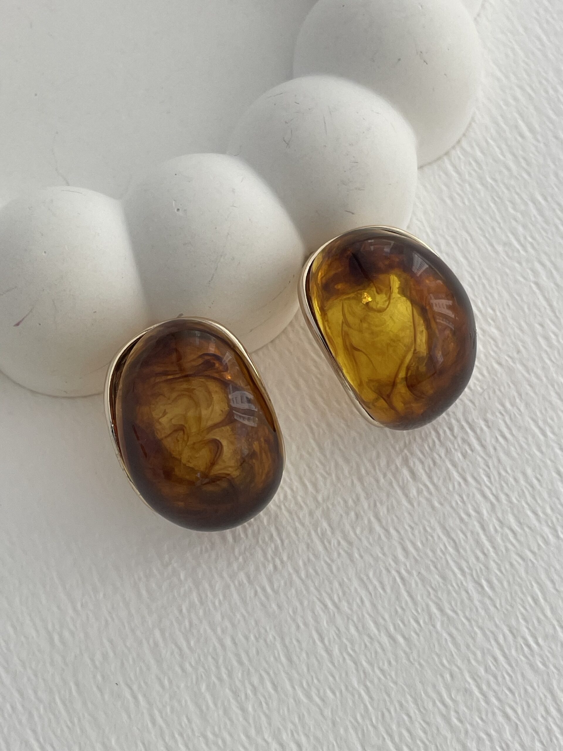 img_2602-2 Özel Seri Oval Bombeli Tasarım Kahve Kemik Gold Küpe