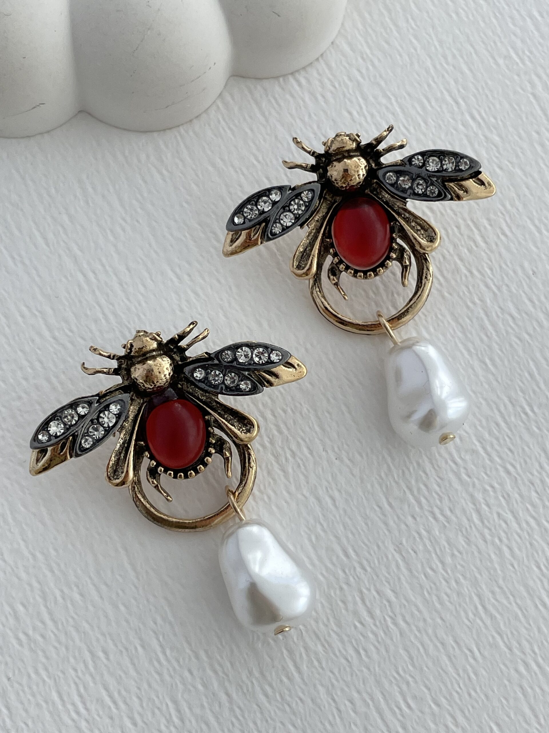 img_2692-2 Özel Seri Zirkon taşlı Arı Tasarım İncili Gold Küpe