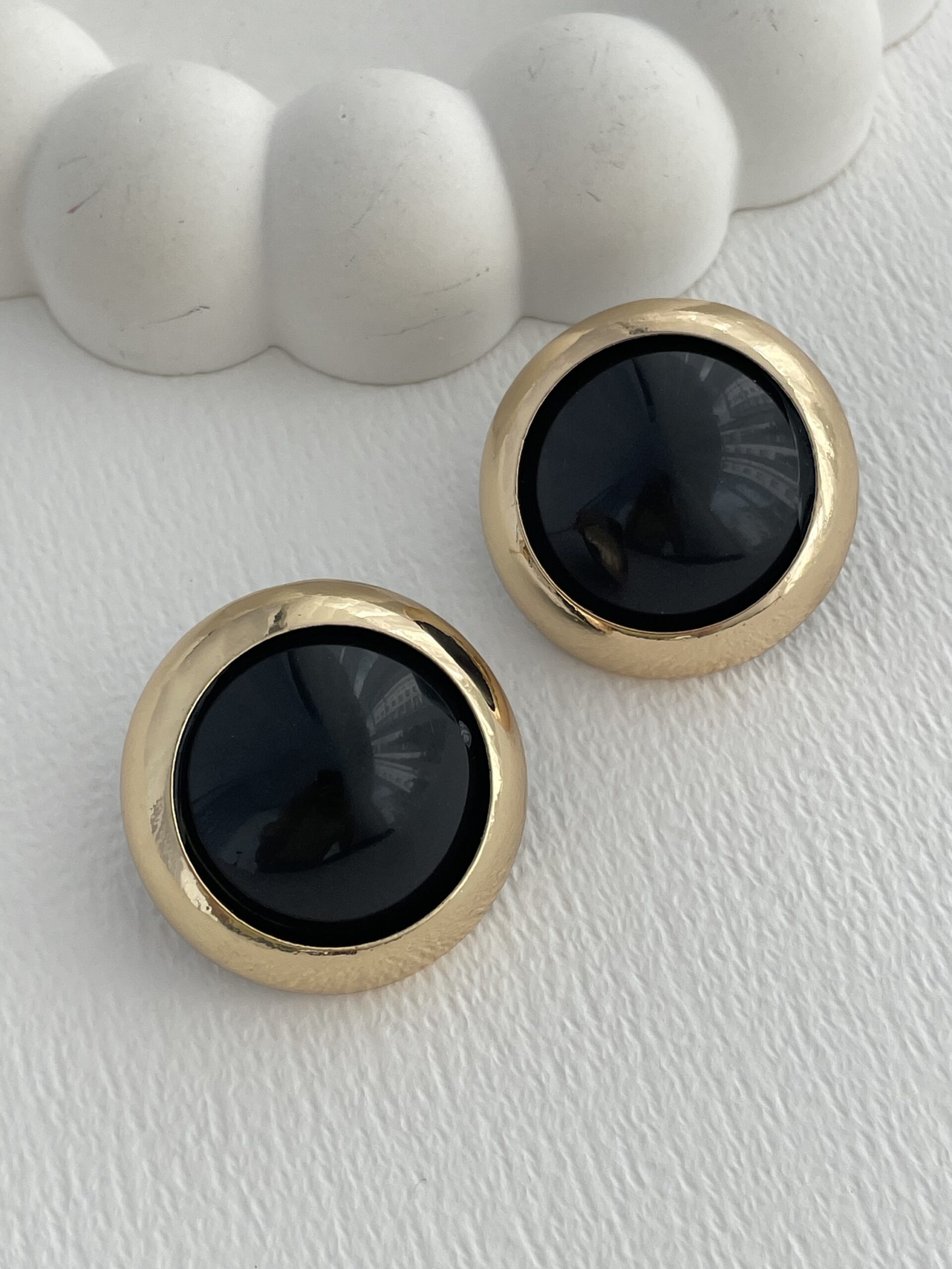 img_2753-2 Özel Seri Vintage Siyah Yuvarlak Gold Küpe