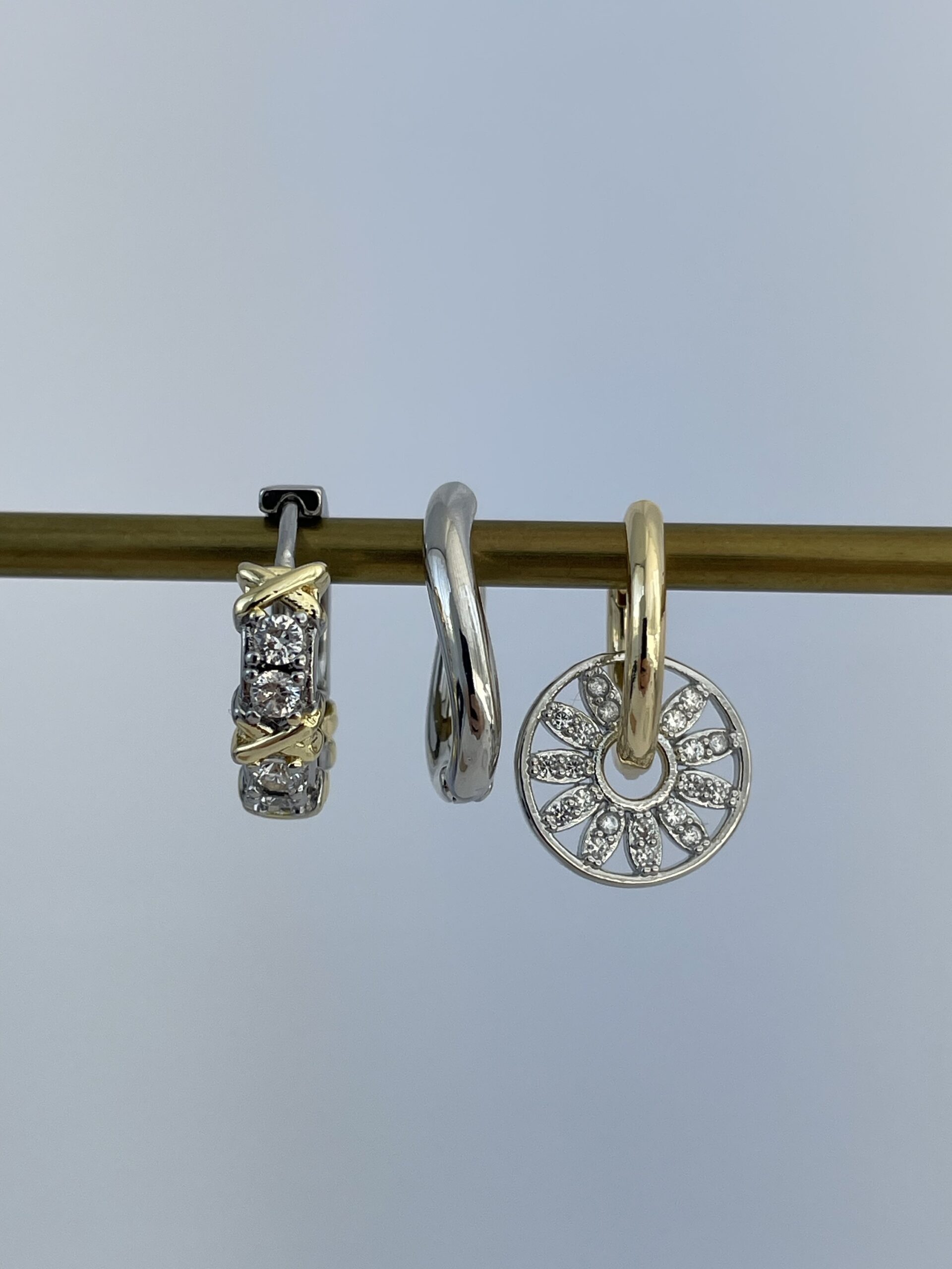 img_3250-3 Özel Seri Taşlı X tasarım Gold & Gümüş Üçlü Küpe Set