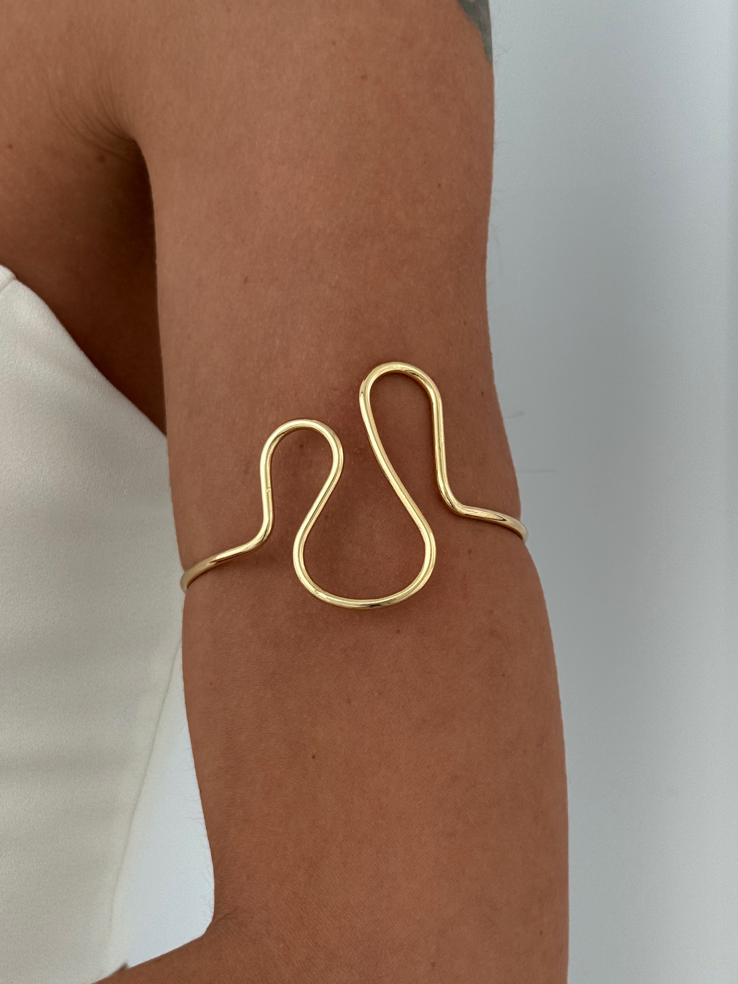 img_1814-2 Özel Seri Asimetrik Kıvrım Tasarım Gold Pazu Bilekliği