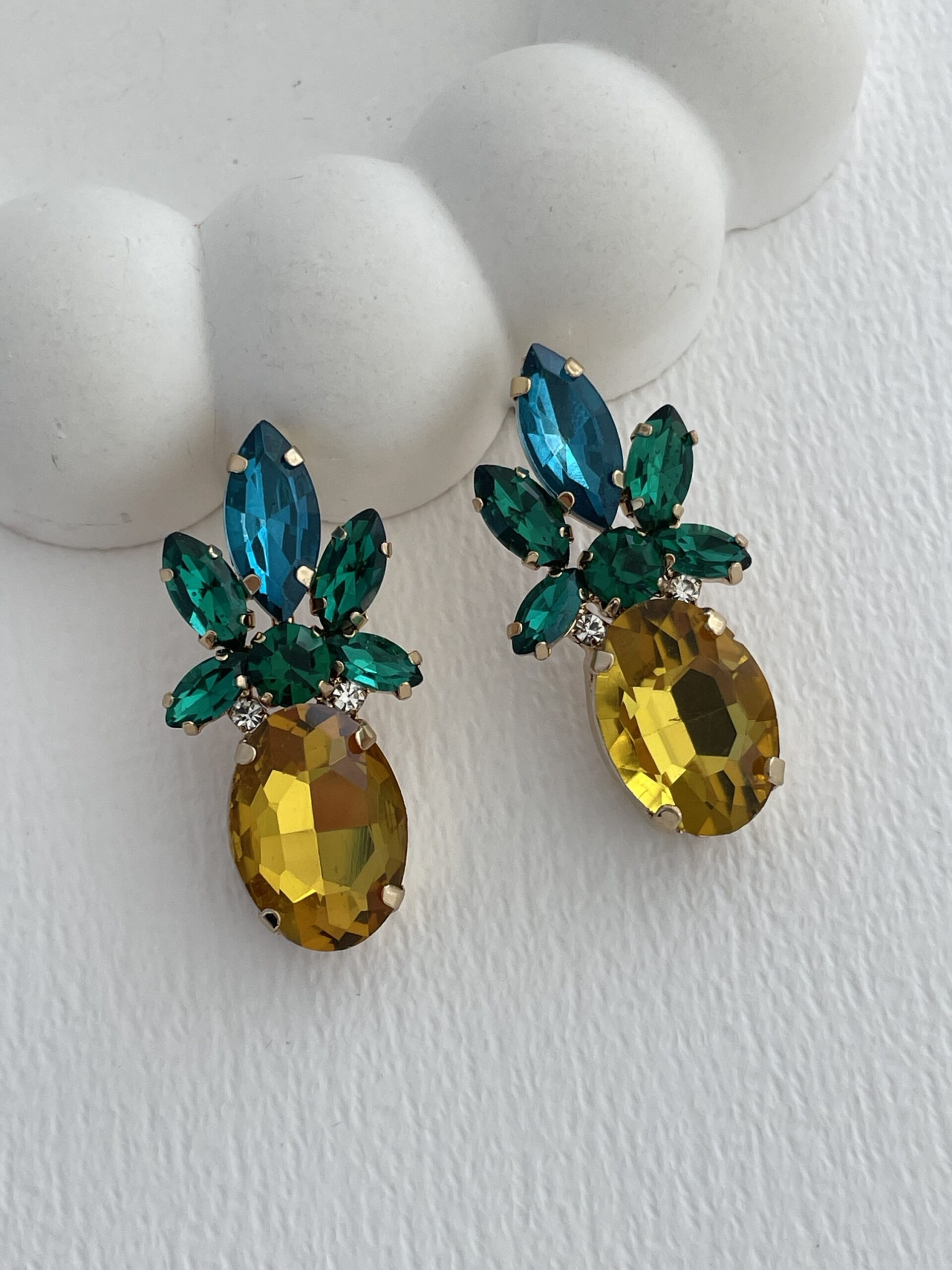 img_3246-3 Özel Seri Mavi Yeşil Ananas Tasarım Gold Küpe