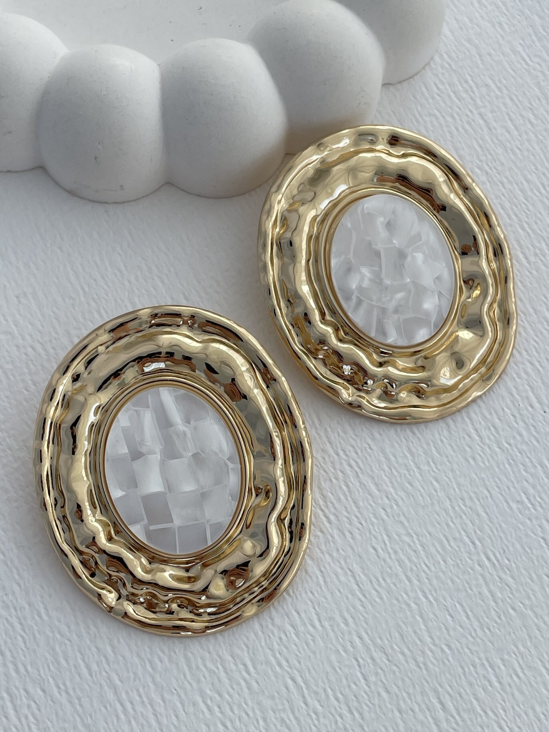 img_3345 Özel Seri Sedef Detay Oval Tasarım Maksi Boy Gold Küpe