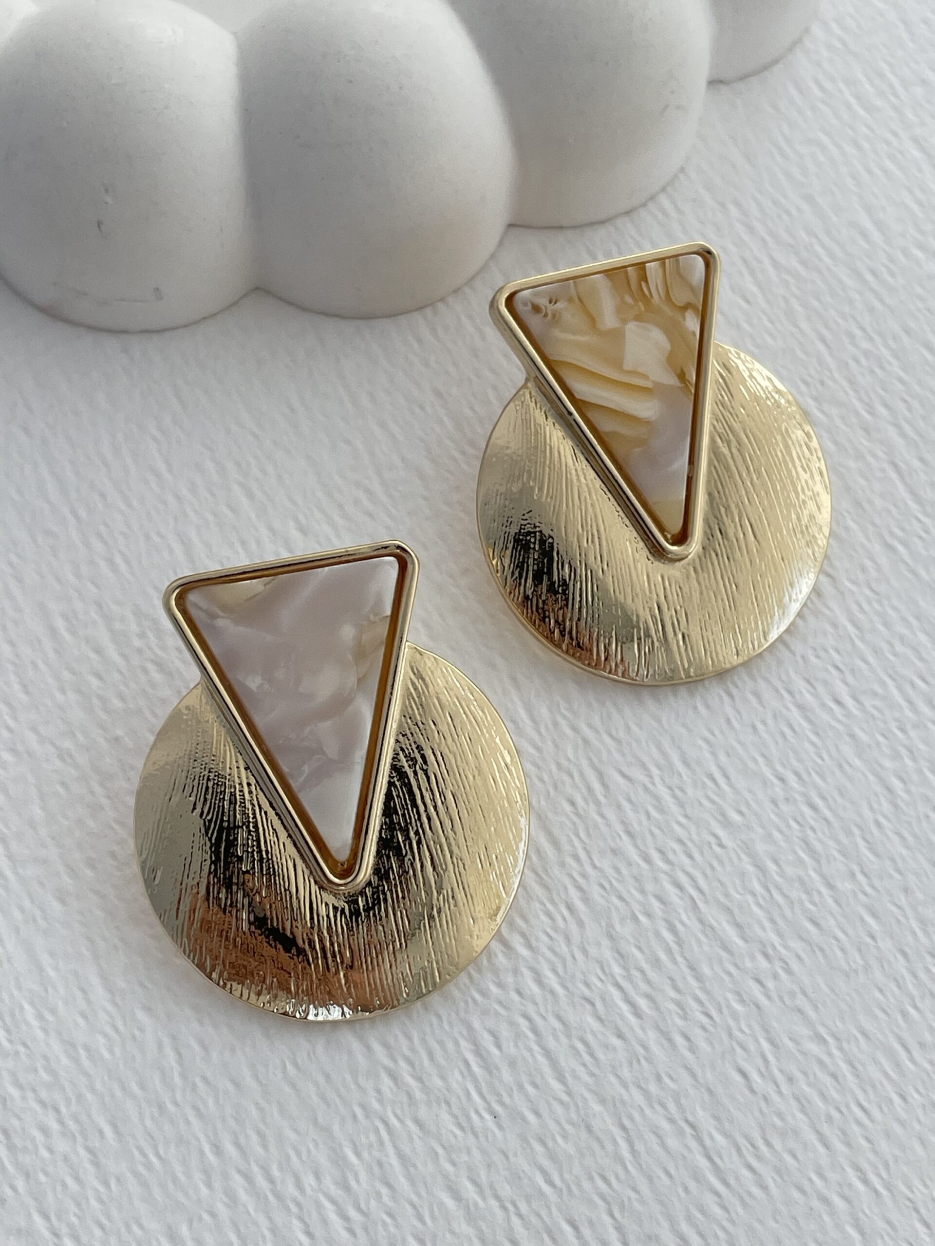 img_3349-2 Özel Seri Sedef Detay Geometrik Tasarım Gold Küpe