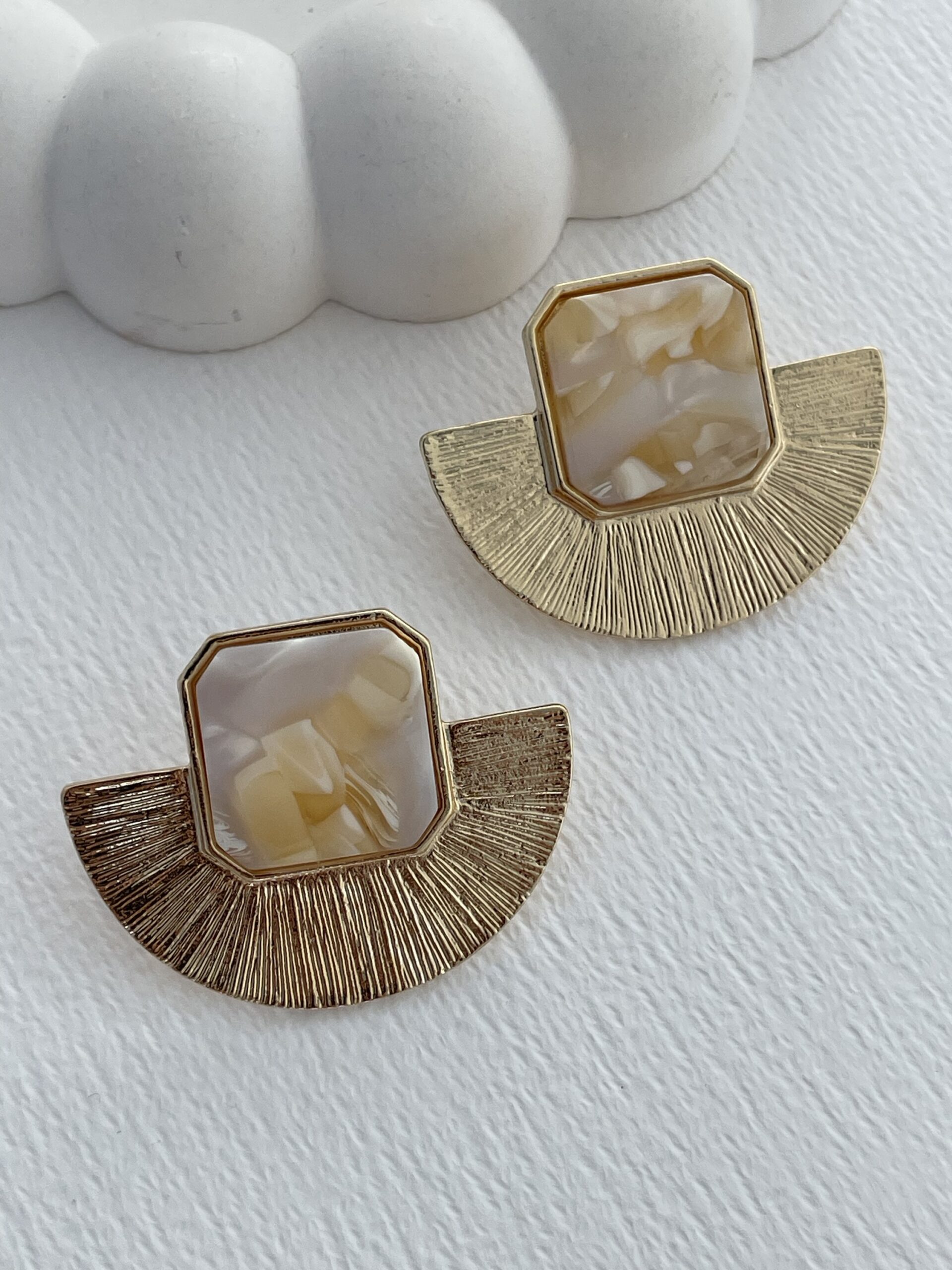 img_3352-2 Özel Seri Sedef Detay Yelpaze Tasarım Gold Küpe