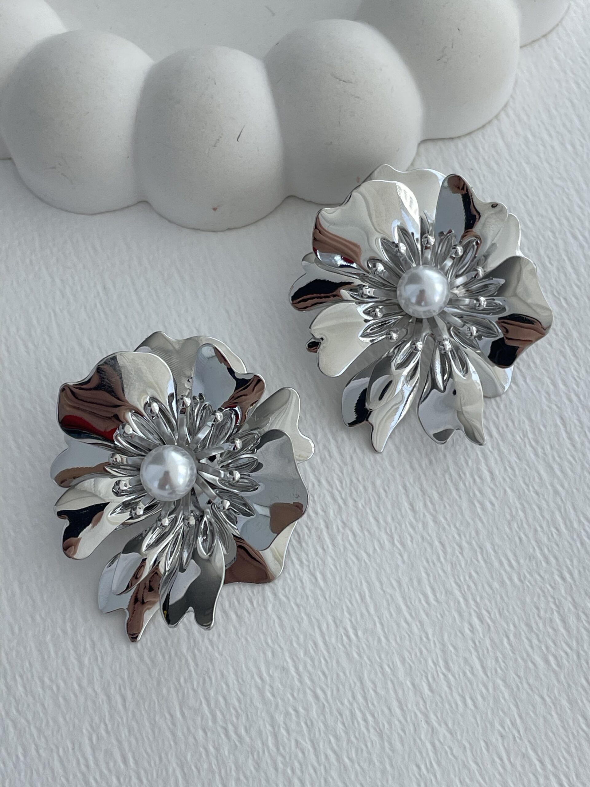 img_3455-2 Özel Seri İnci Detay Çiçek Tasarım Gümüş Küpe