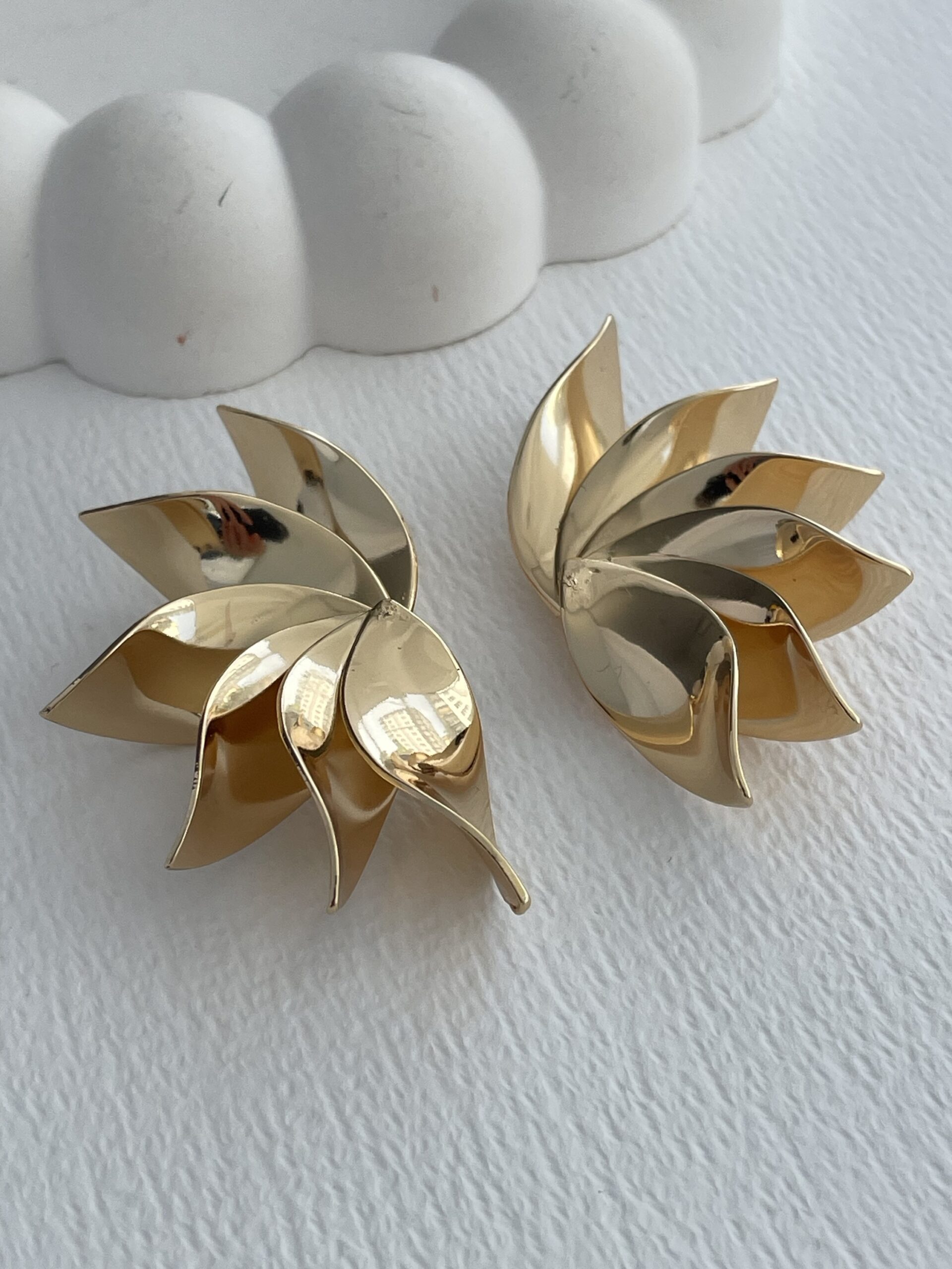 img_3475-3 Özel Seri Parlak Katmanlı Yaprak Tasarım Gold Küpe