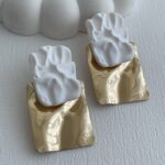 Özel Seri Gold Soyut Tasarım Beyaz Hawai Küpe