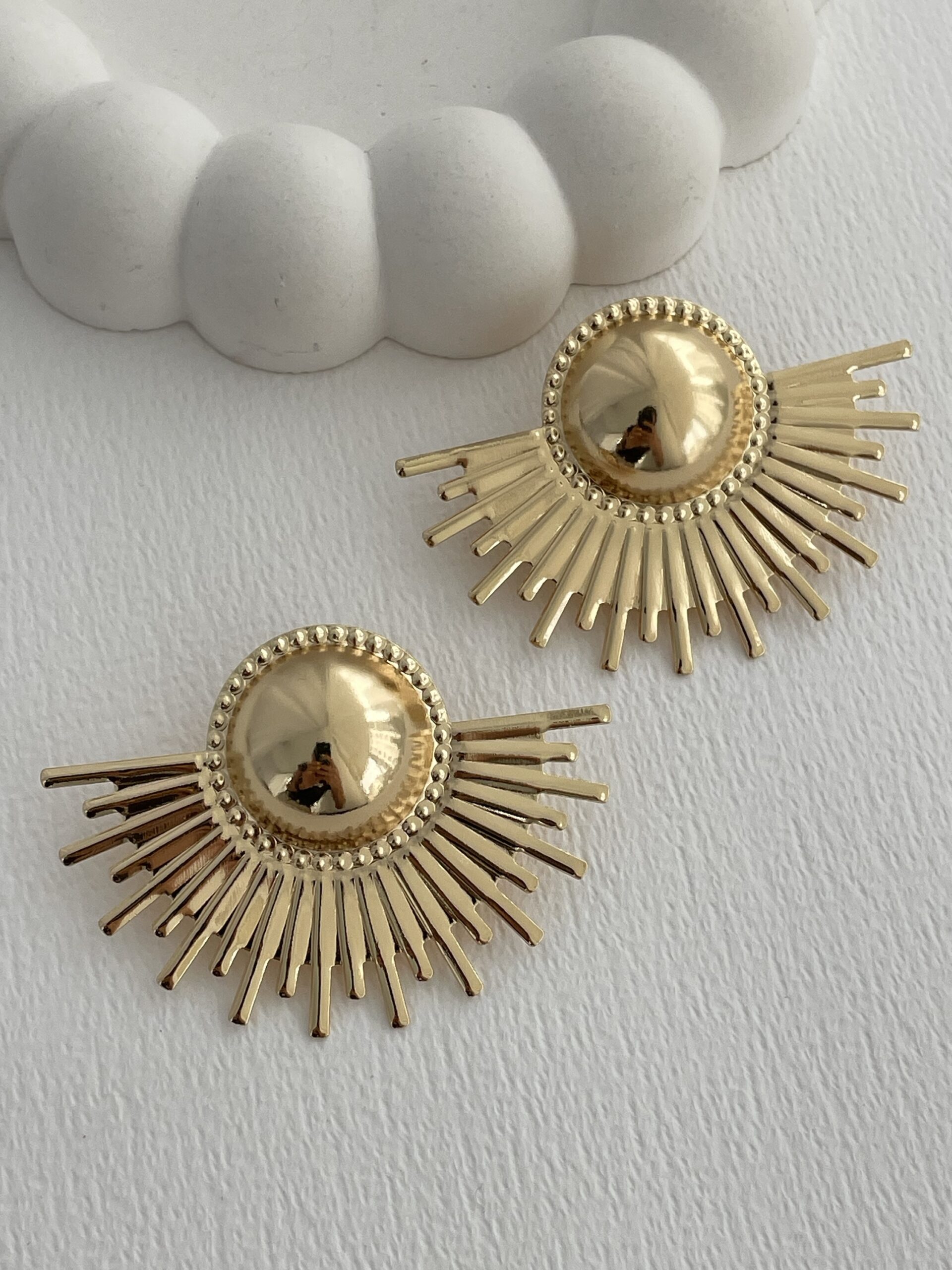 img_4939-2 Özel Seri Yarım Güneş Tasarım Gold Küpe