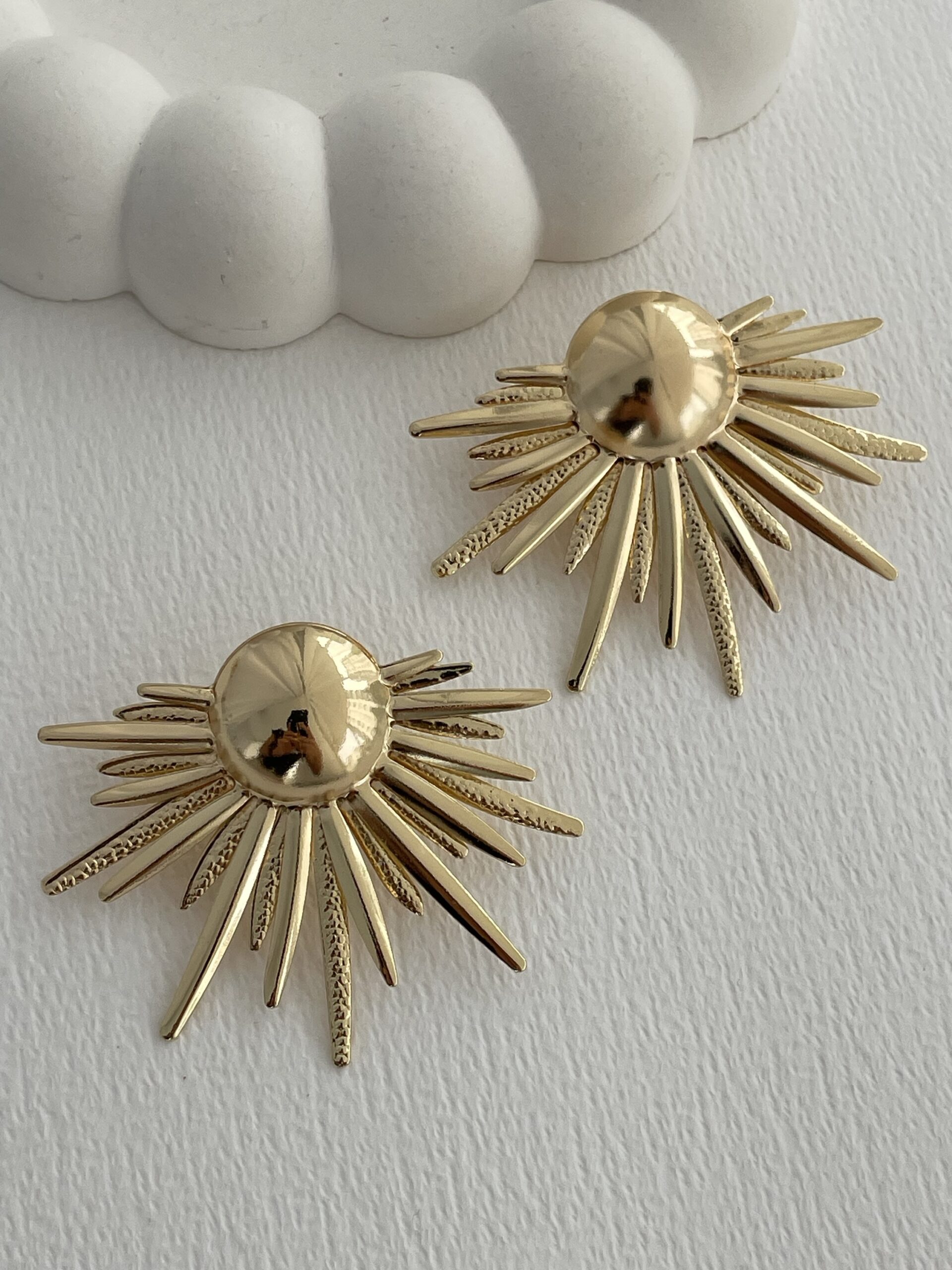 img_4945-3 Özel Seri Yarım Güneş Tasarım Gold Küpe