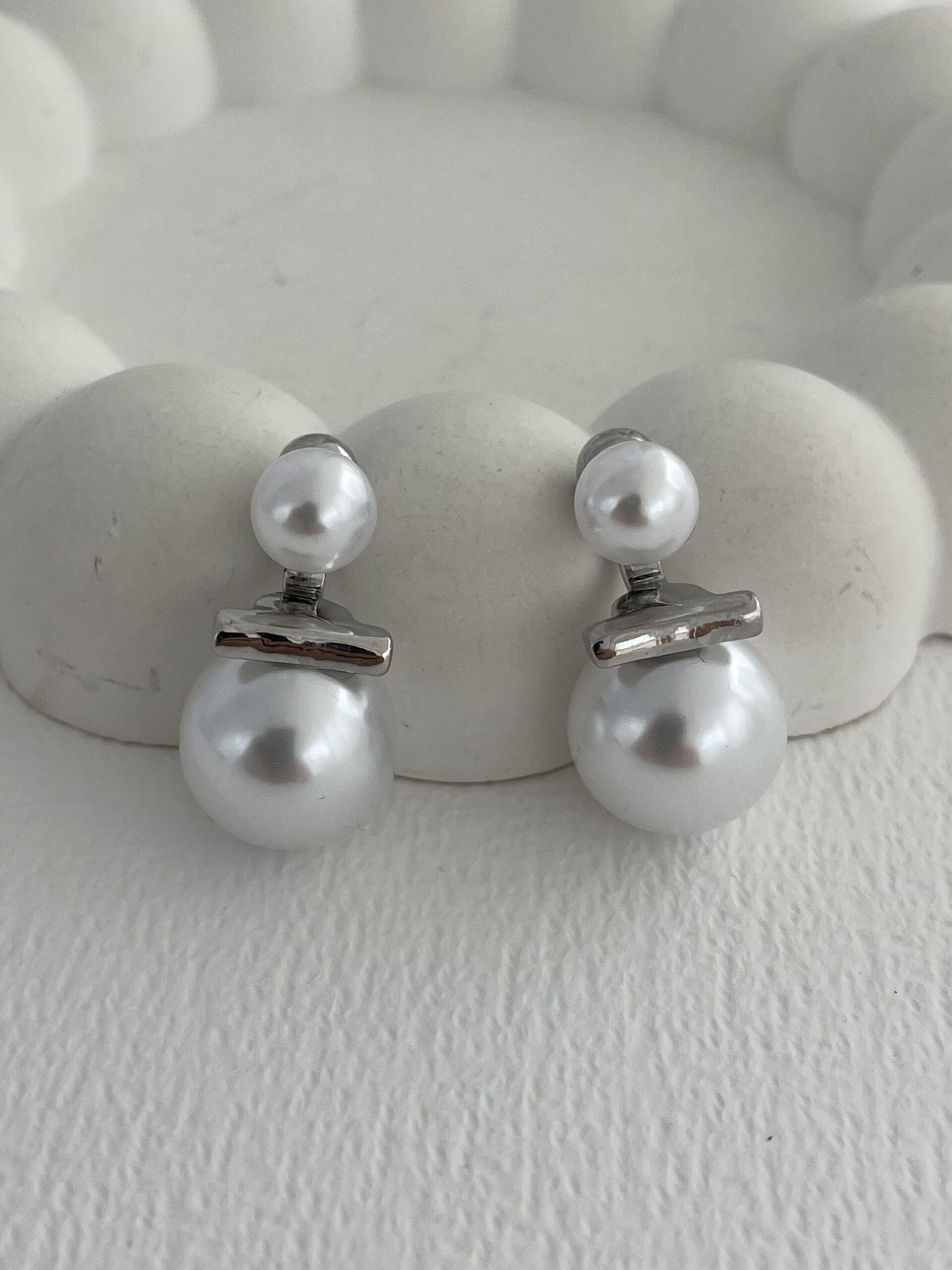 img_4959-2 Özel Seri Gümüş Detaylı İnci Top Küpe