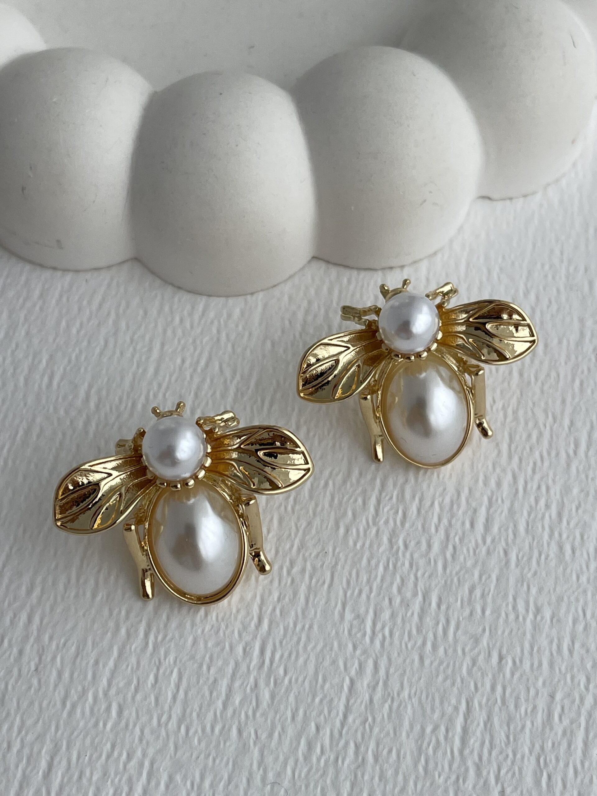 img_5052-2 Özel Seri Arı Tasarım Gold İnci Küpe