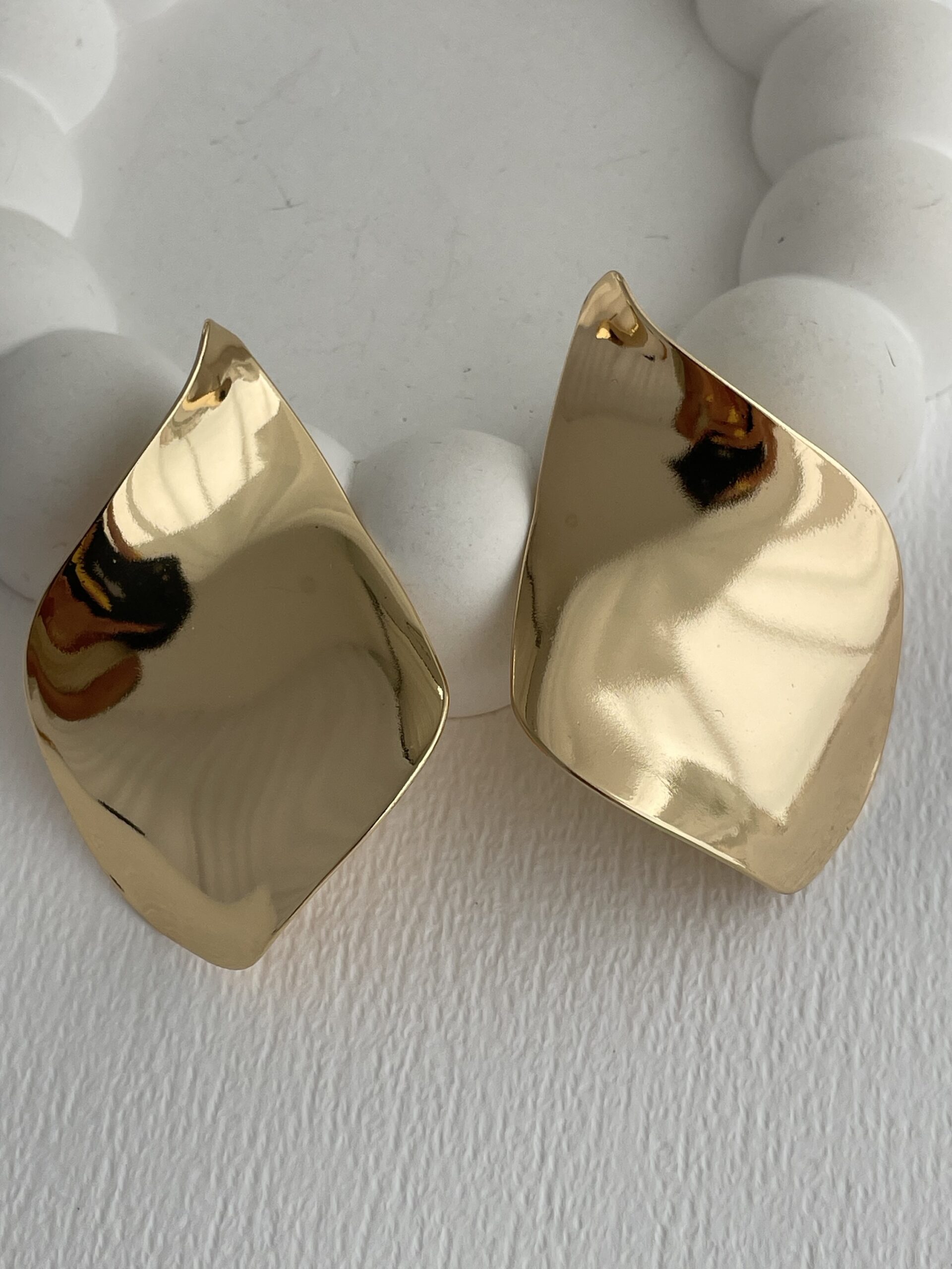 img_5100-3 Özel Seri Yaprak Motif Maksi Boy Gold Plaka Küpe