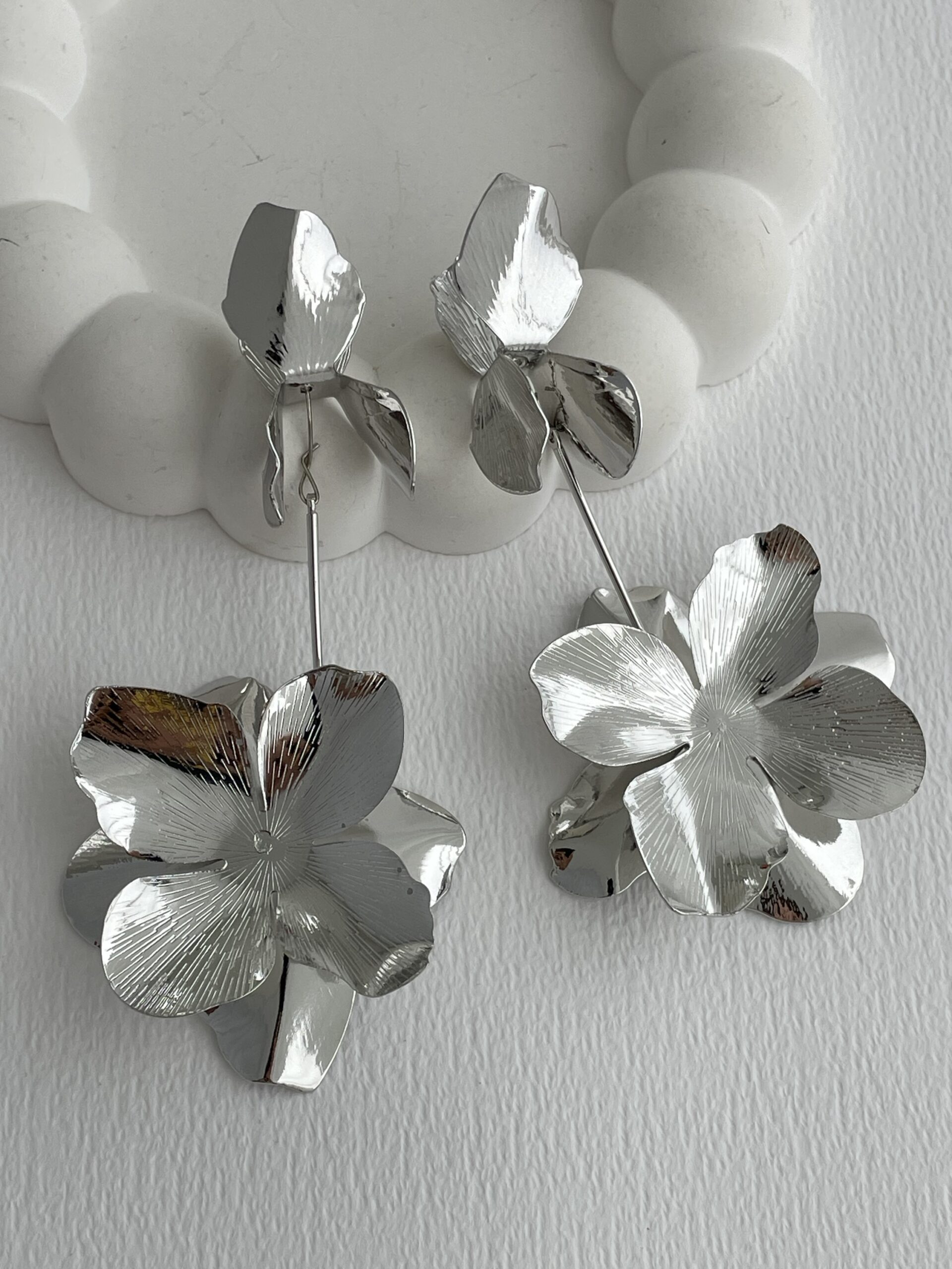 img_5106-4 Özel Seri Çiçek Motif Maksi Boy Gümüş Plaka Küpe