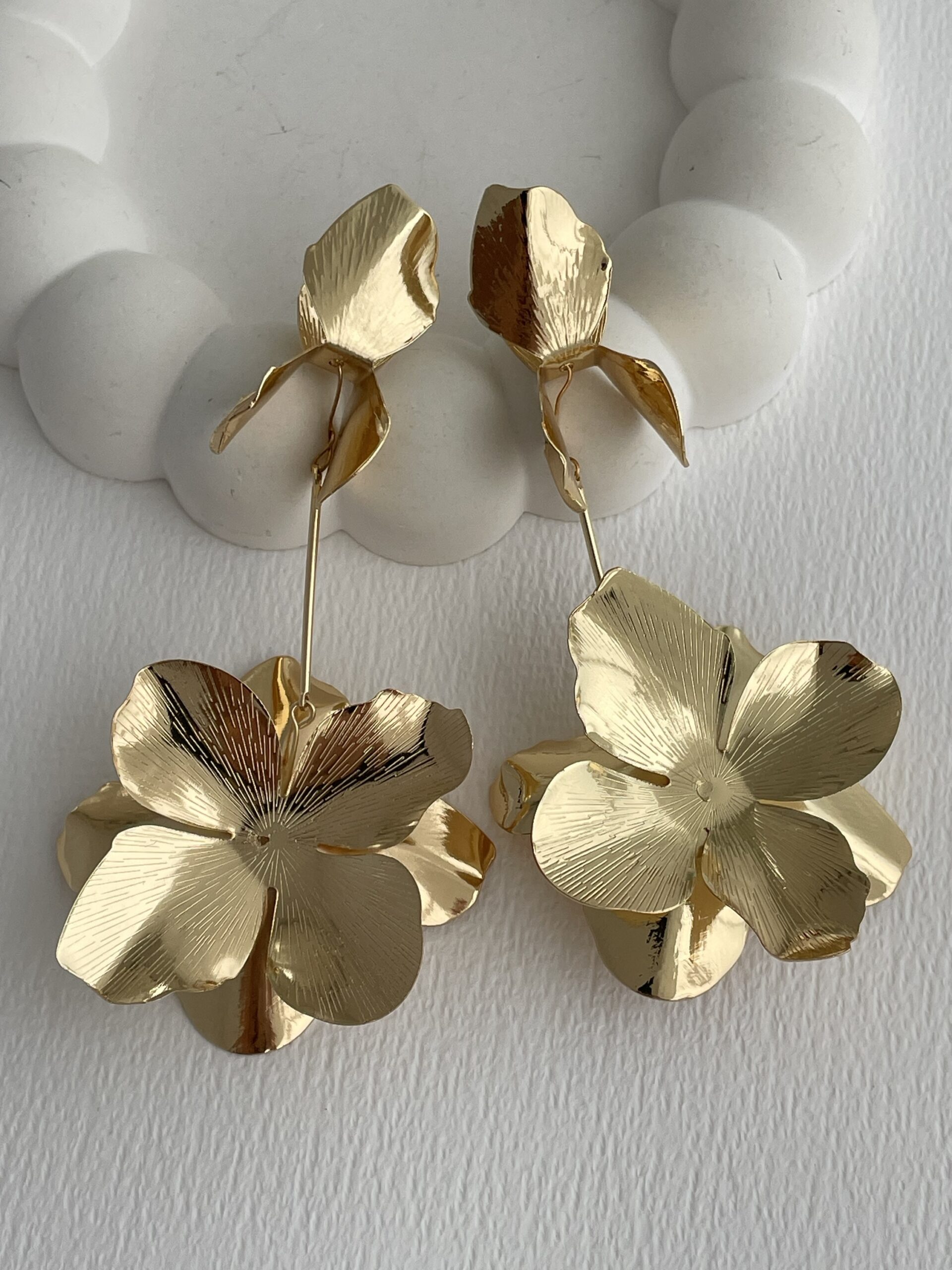 img_5109-3 Özel Seri Çiçek Motif Maksi Boy Gold Plaka Küpe