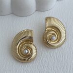 Özel Seri İnci Detay Deniz Kabuğu Gold Küpe