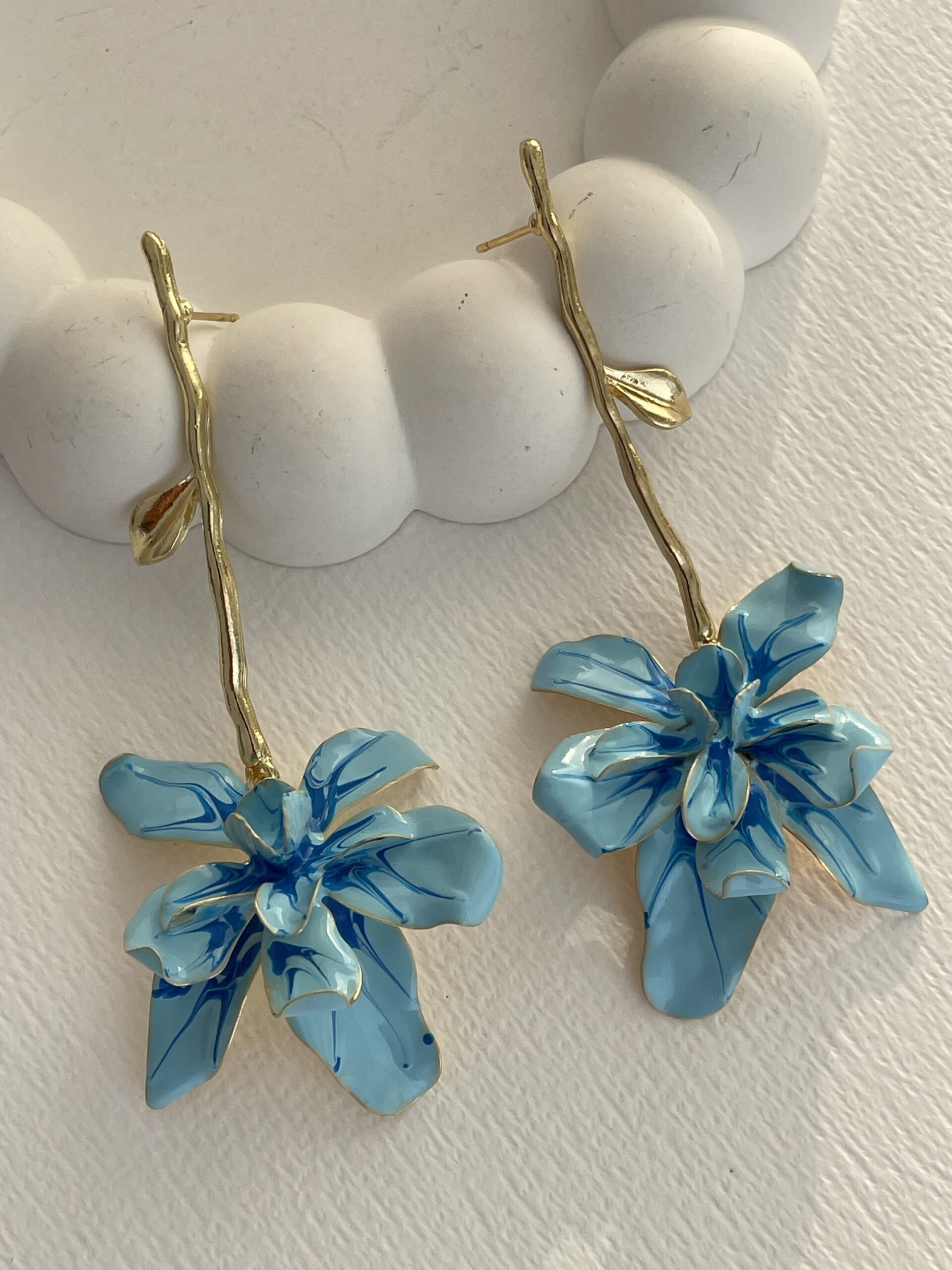 img_5800 Özel Seri Çiçek Tasarım Mavi Rainbow Gold Küpe