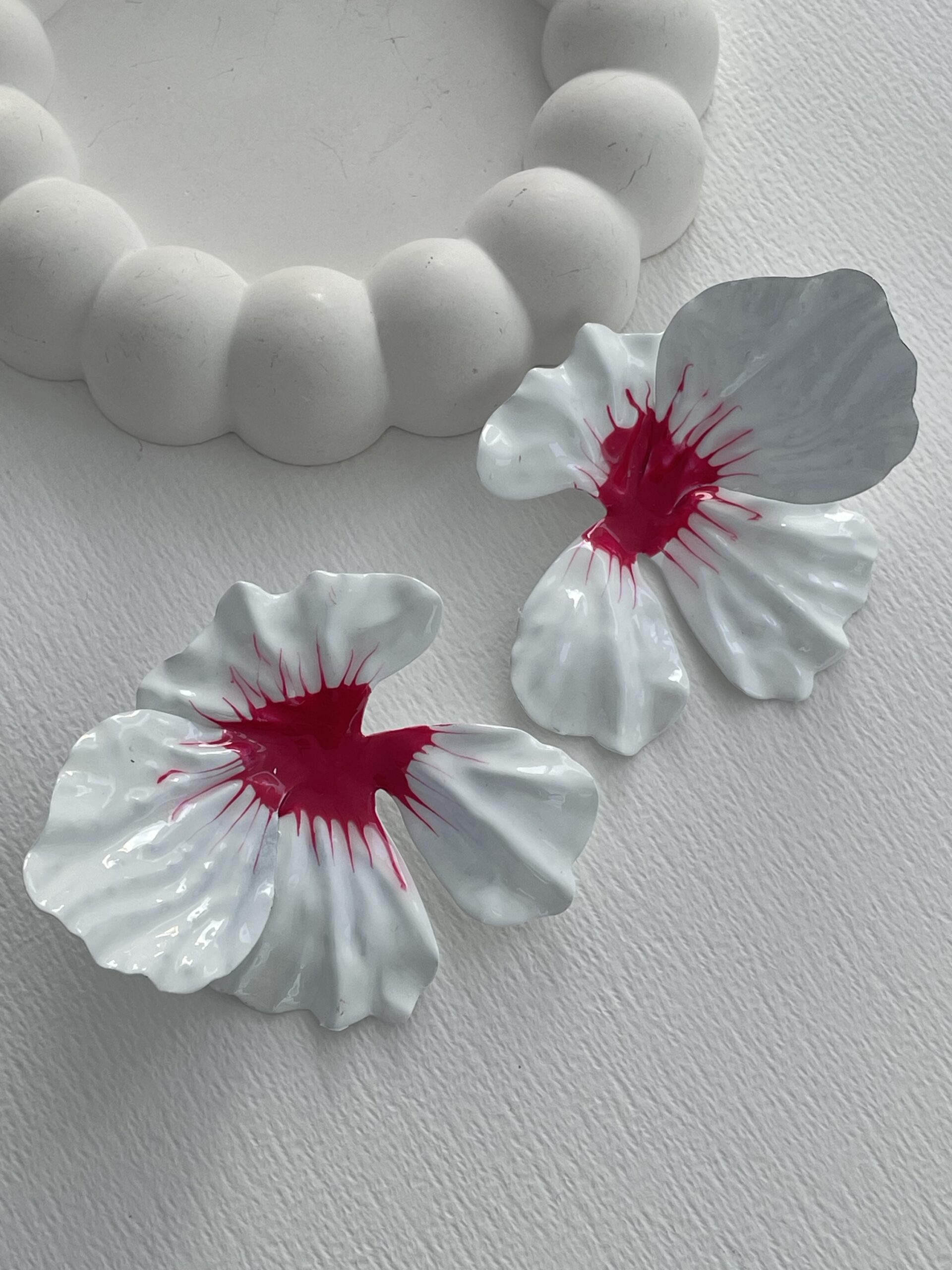 img_5816 Özel Seri ZR Çiçek Tasarım Beyaz Rainbow Küpe