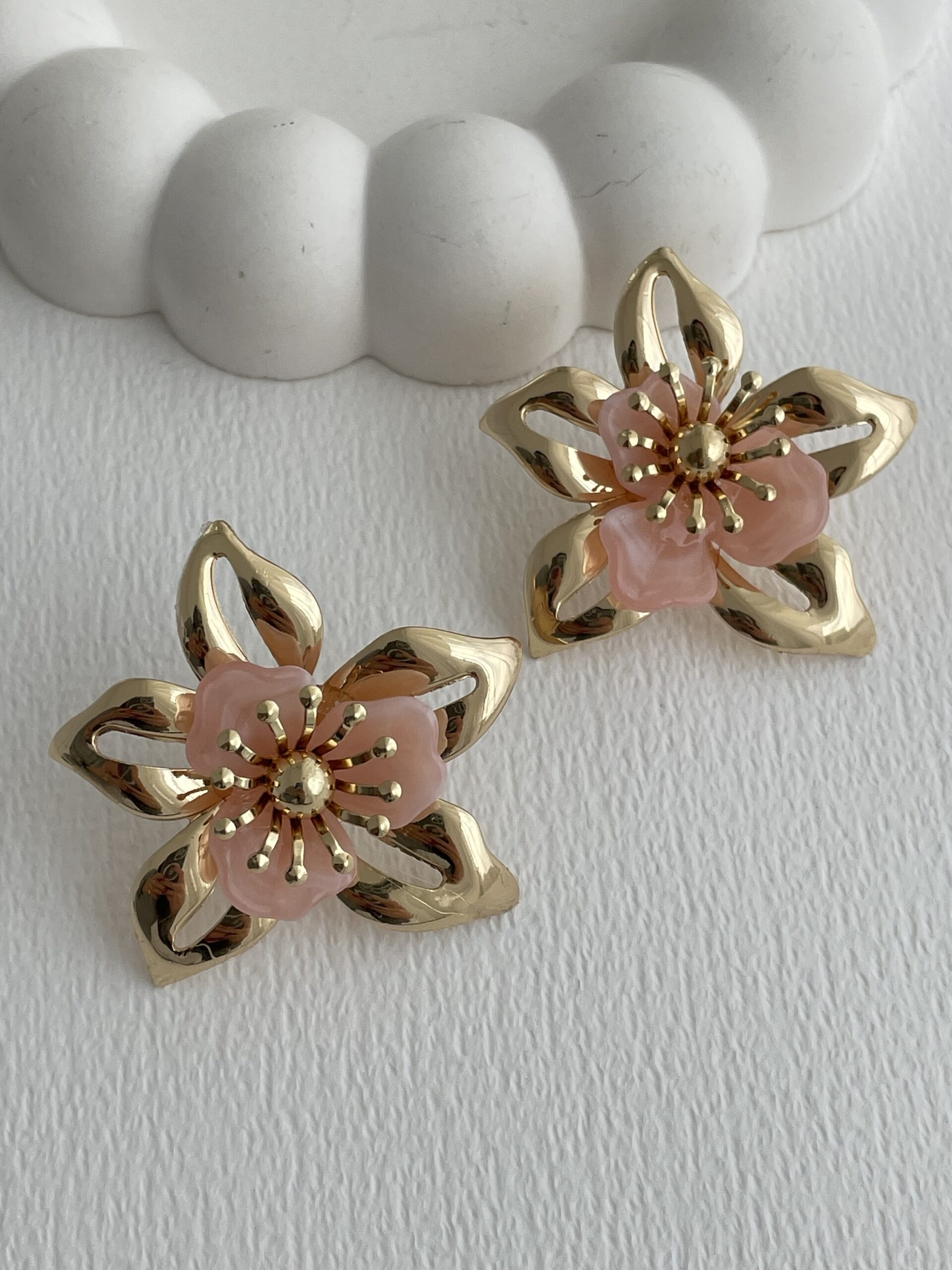 img_5862-3 Özel Seri Çiçek Tasarım Pudra Rainbow Gold Küpe