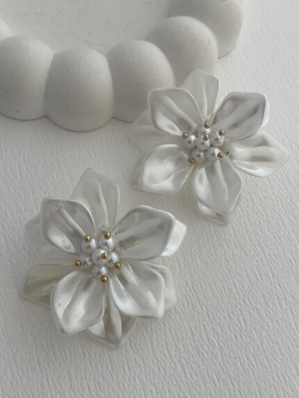 Özel Seri Beyaz İnci Detay Çiçek Tasarım Gold Küpe