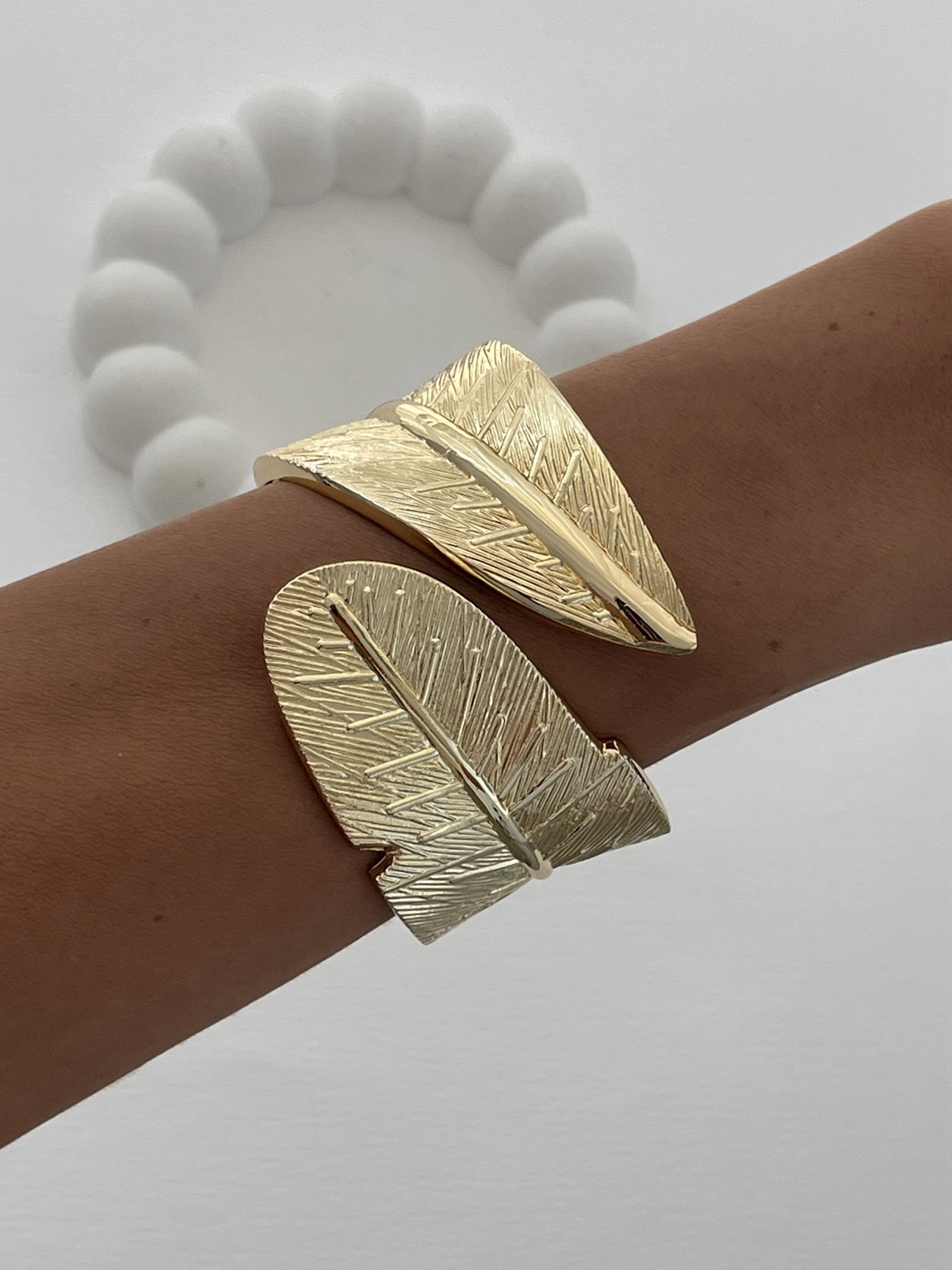 img_0488-2 Özel Seri Yaprak Tasarım Gold Kelepçe Bileklik