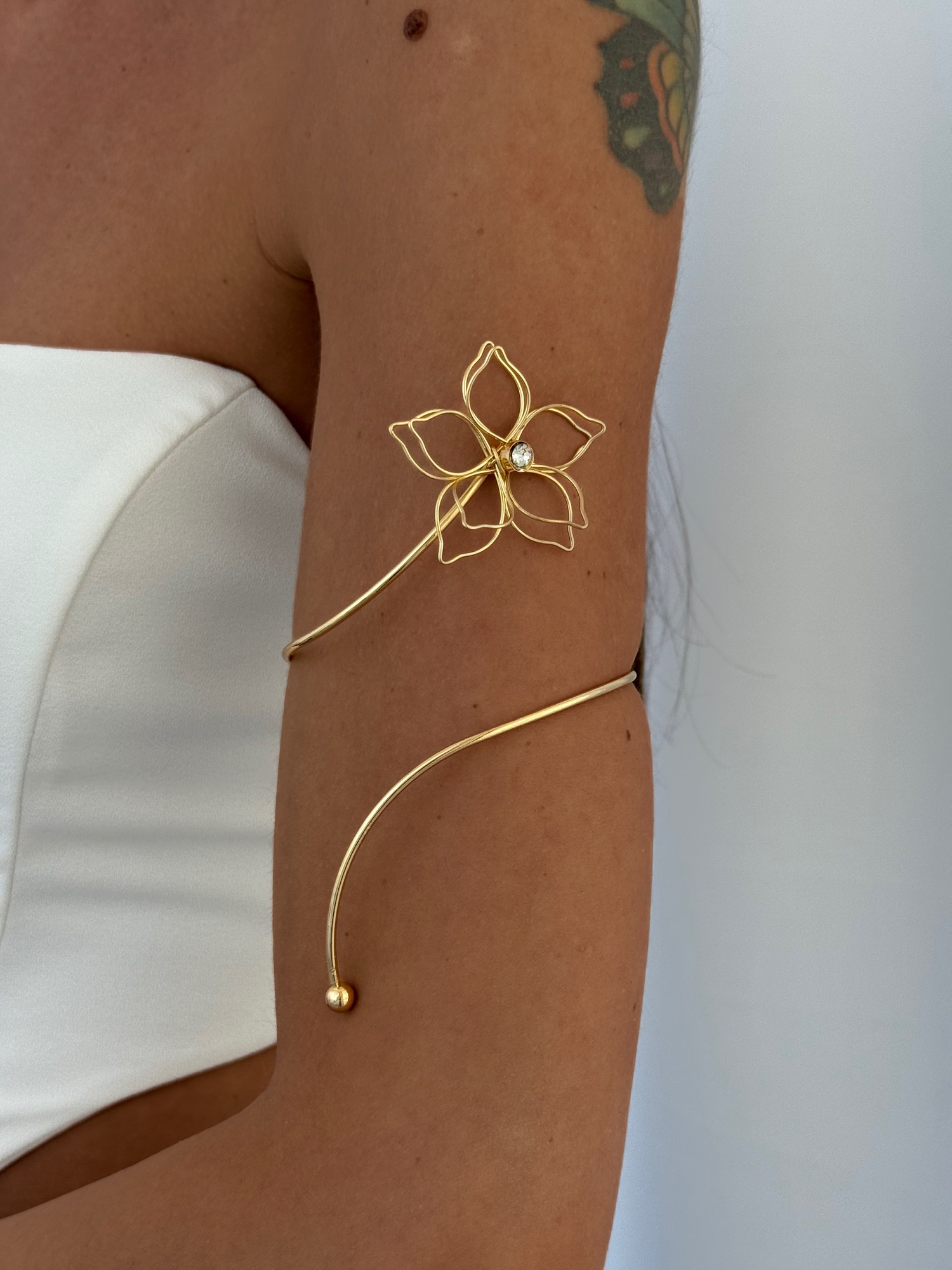 img_4843-2 Özel Seri Zirkon Taşlı Çiçek Tasarım Gold Pazu Bilekliği
