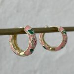 Özel Seri Çiçek Kabartma Desen Pudra Gold Küpe