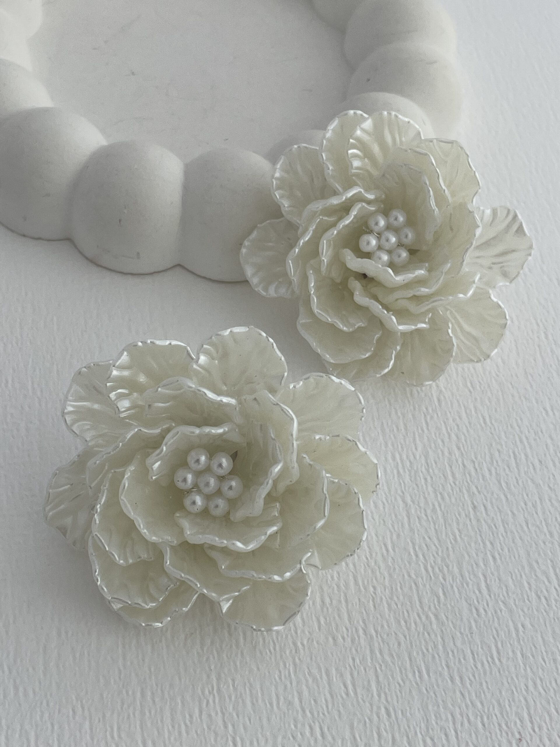 img_6735-3 Özel Seri ZR Model İnci Detay Gold Çiçek Küpe