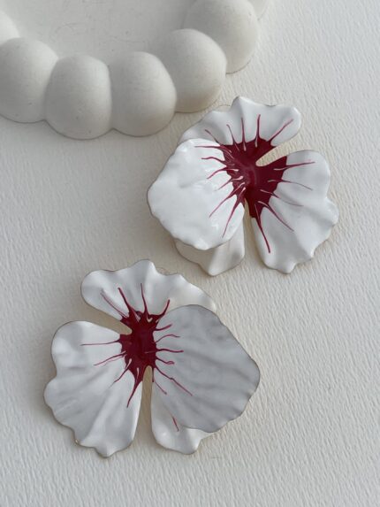 Özel Seri ZR Model Beyaz Çiçek Tasarım Gold Küpe