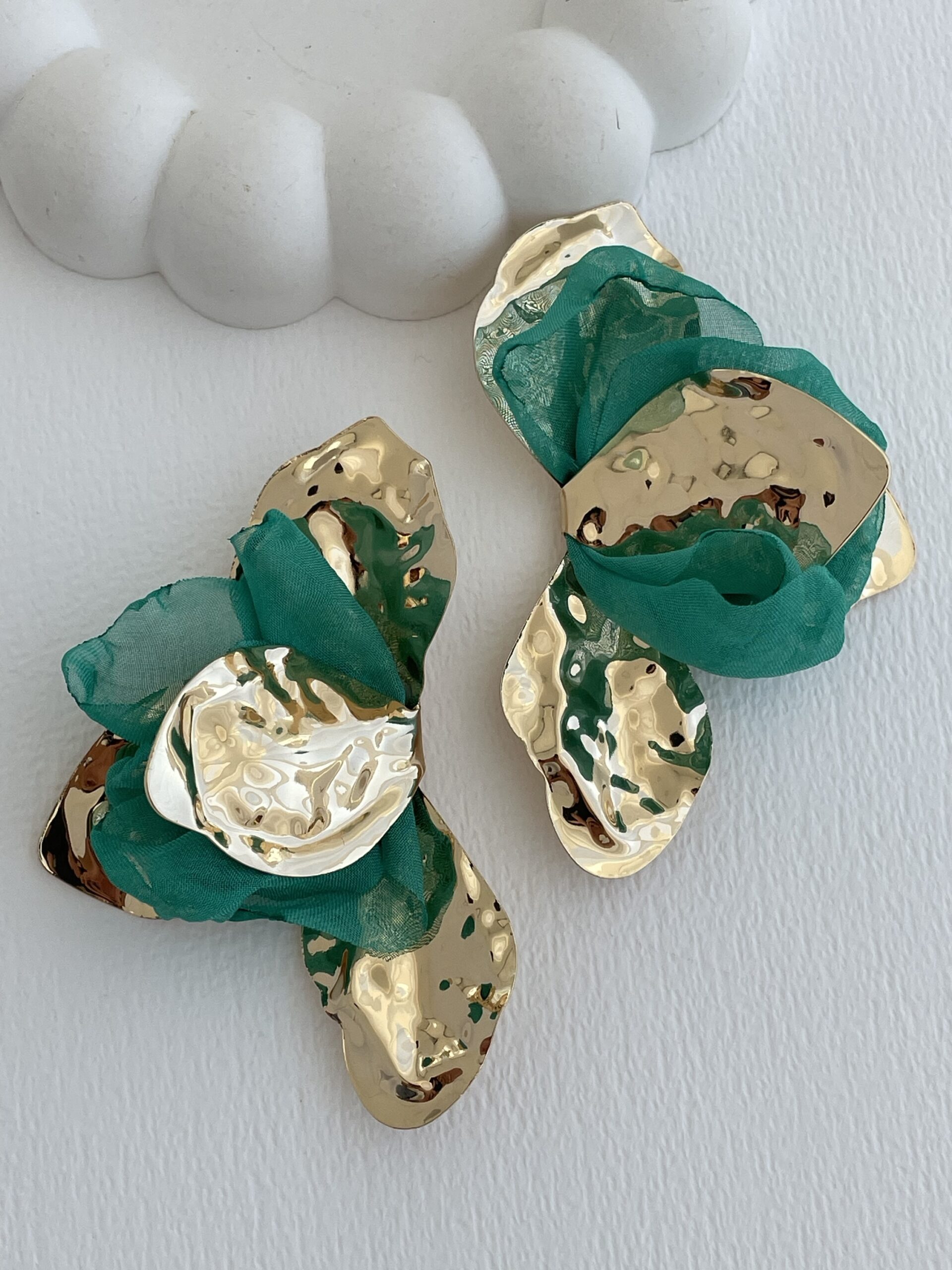 img_7034-4 Özel Seri Yeşil Tül Detay Yaprak Tasarım Gold Küpe