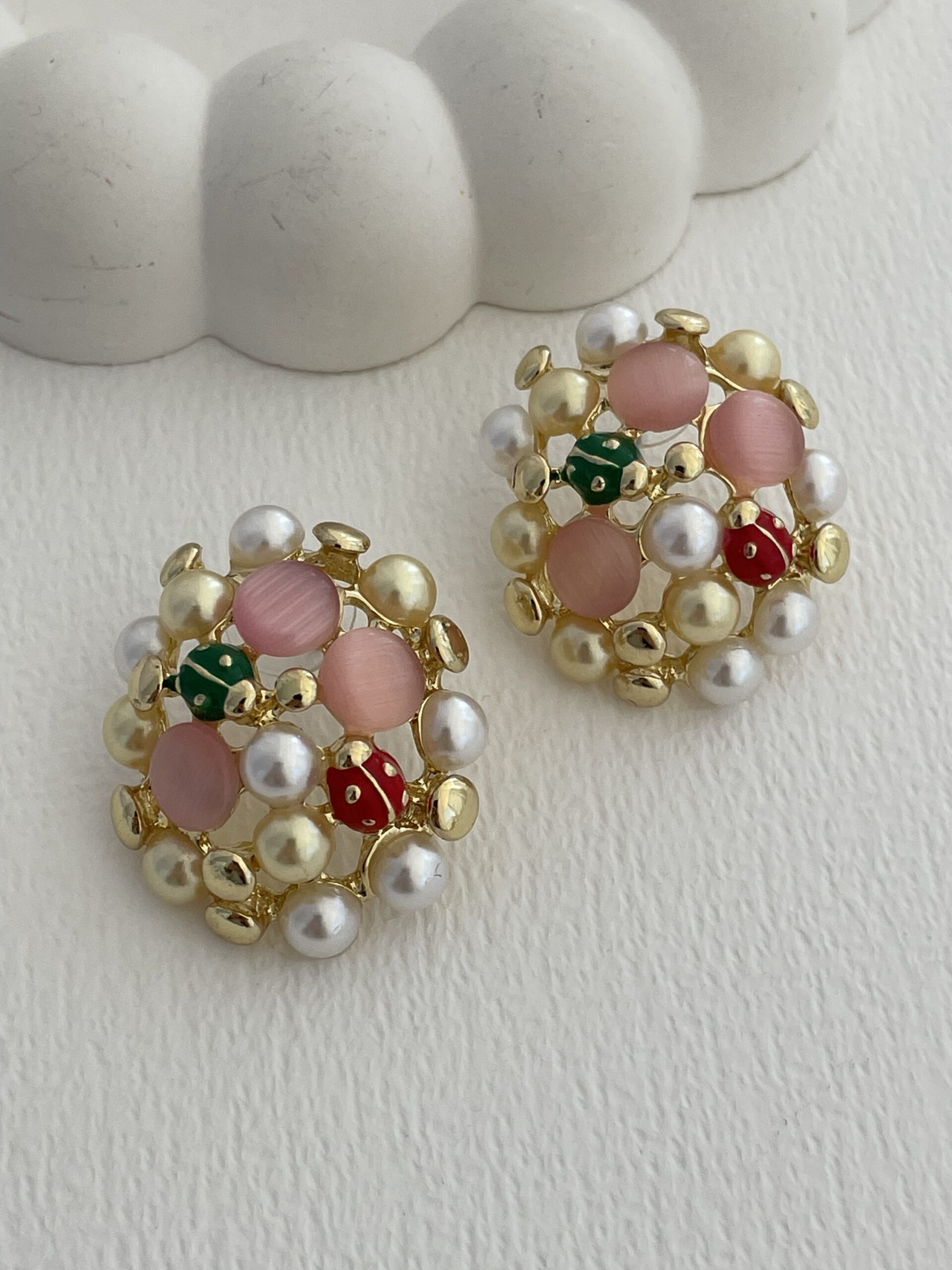 img_7198-3 Özel Seri Çok Renkli Uğur Böceği Motif İncili Gold Küpe