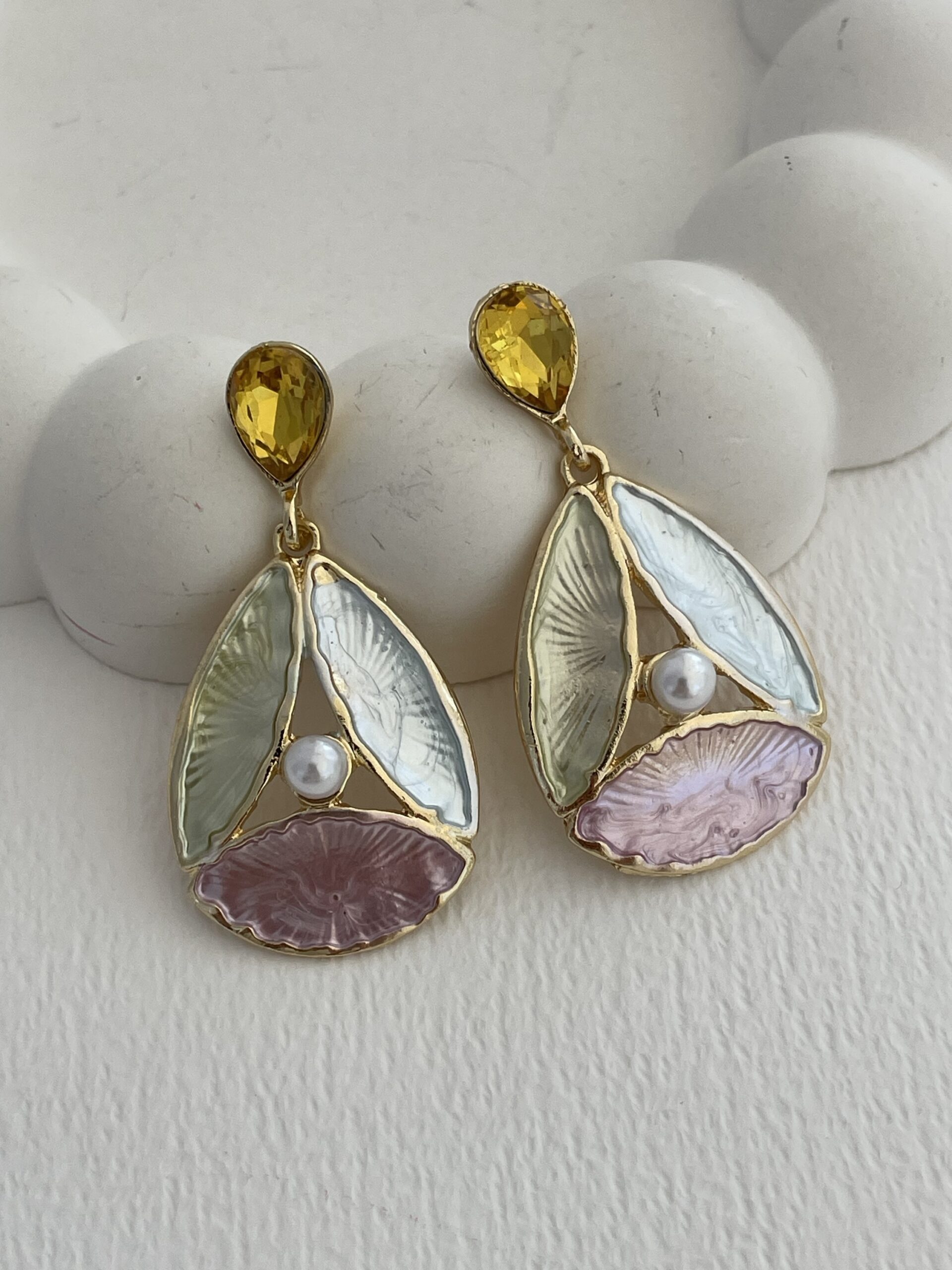 img_7211-2 Özel Seri Çok Renkli Damla Tasarım Taşlı Gold Küpe