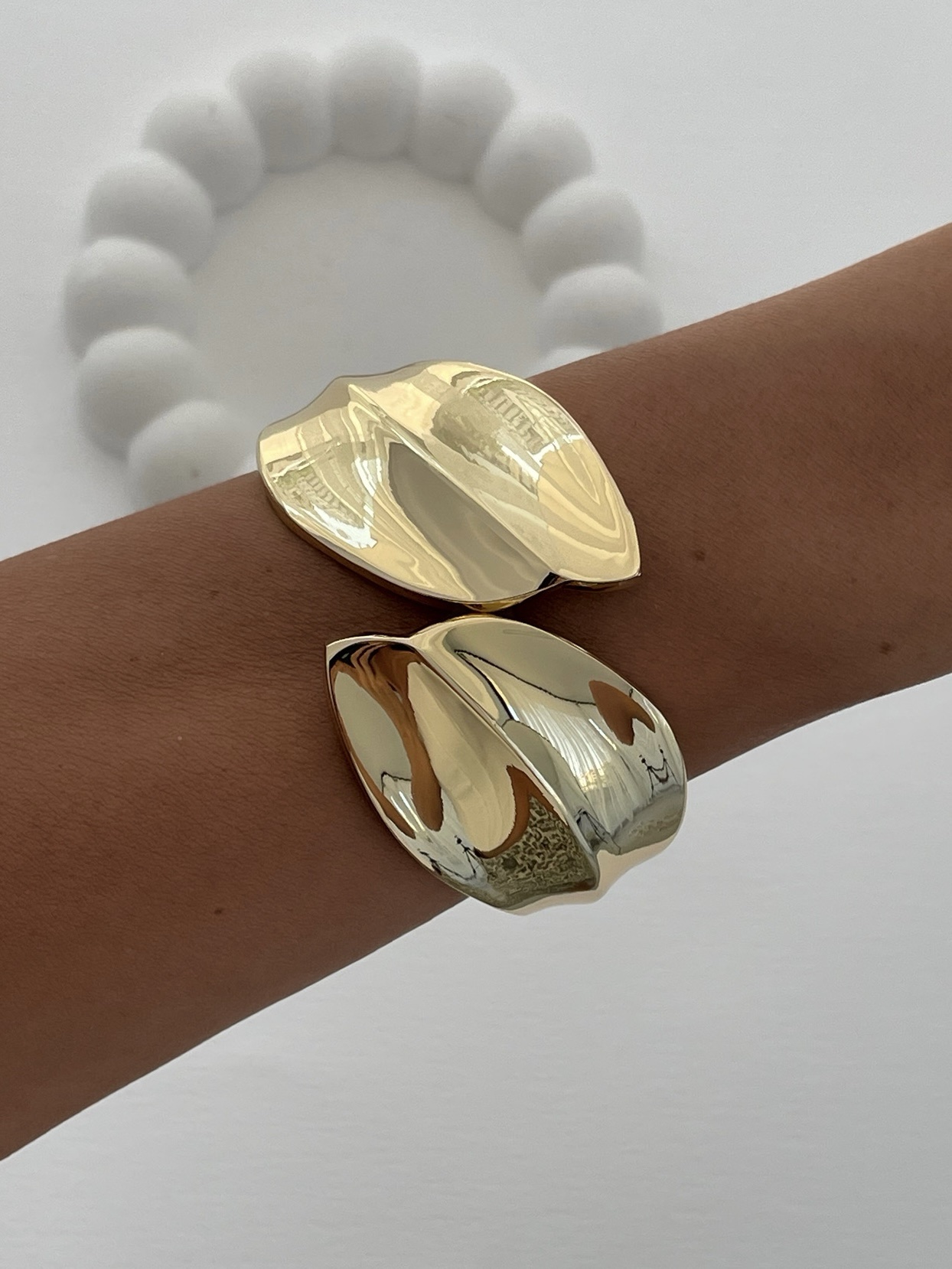 img_9385-2 Özel Seri İkili Yaprak Tasarım Gold Kelepçe Bileklik