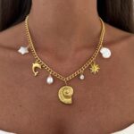 Çelik İnci Detay Deniz Kabuğu Charm Gold Kolye