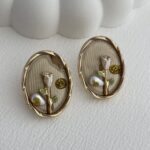 Özel Seri Bej Gül Tasarım Gold Oval Küpe