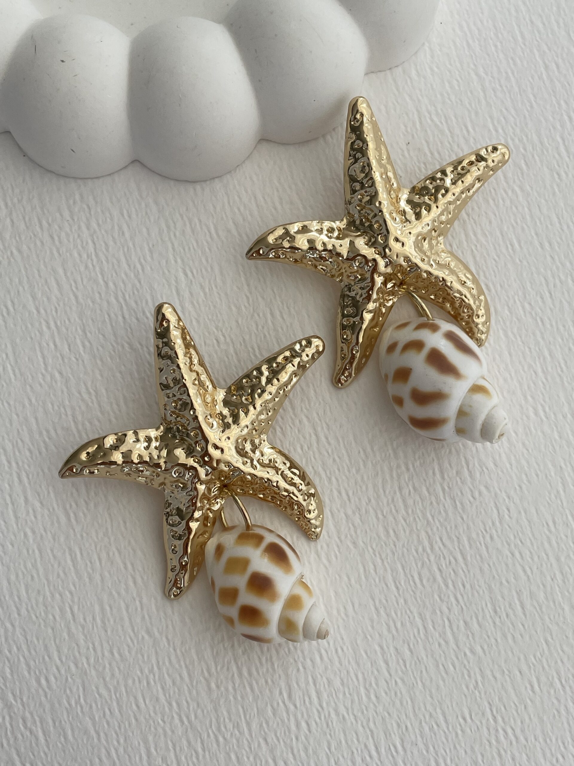 img_8424-4 Özel Seri Kahverengi Deniz Kabuğu Detay Gold Yıldız Küpe