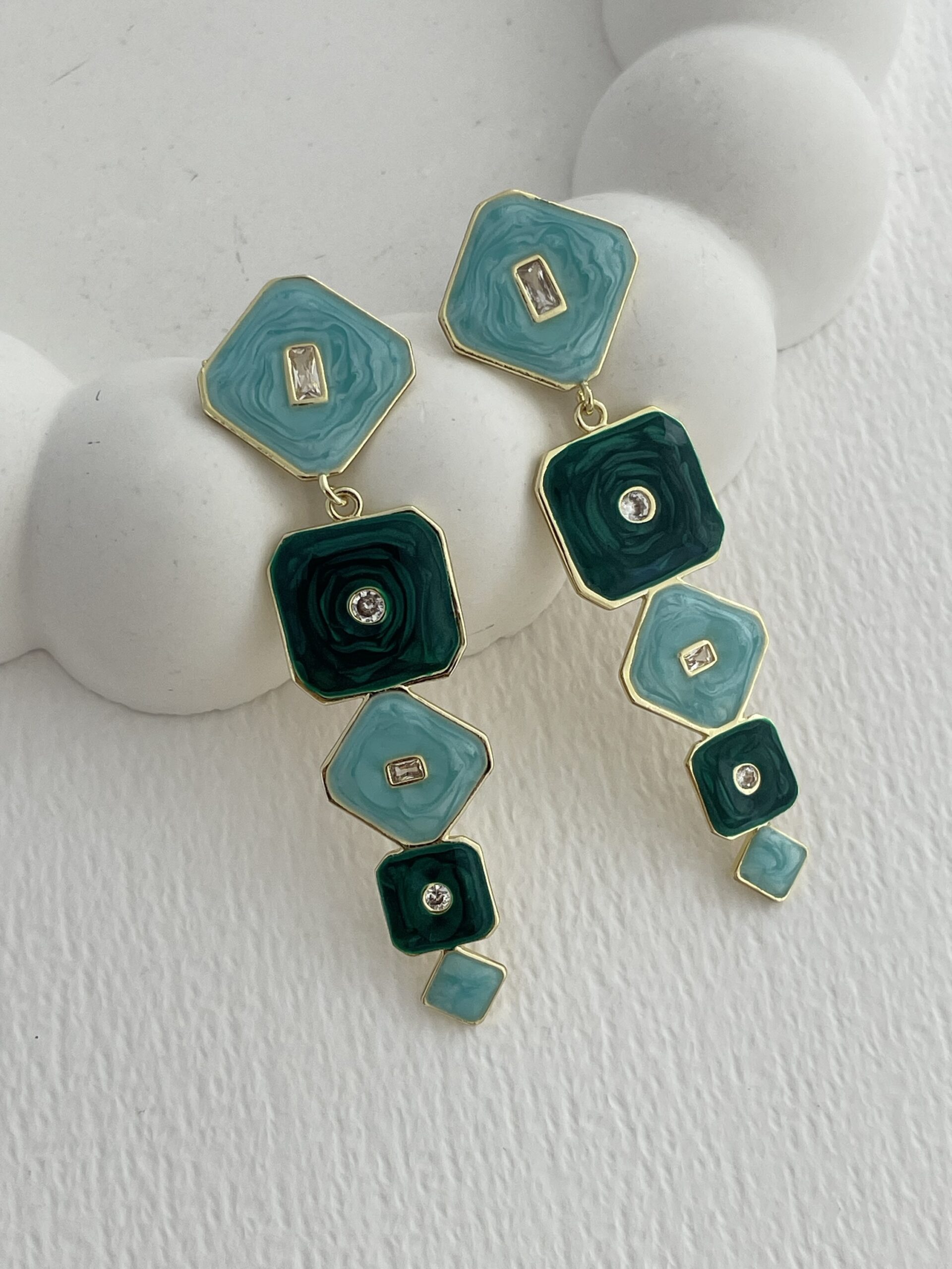 img_8627-3 Özel Seri Baget Taşlı Geometrik Tasarım Yeşil - Gold Küpe