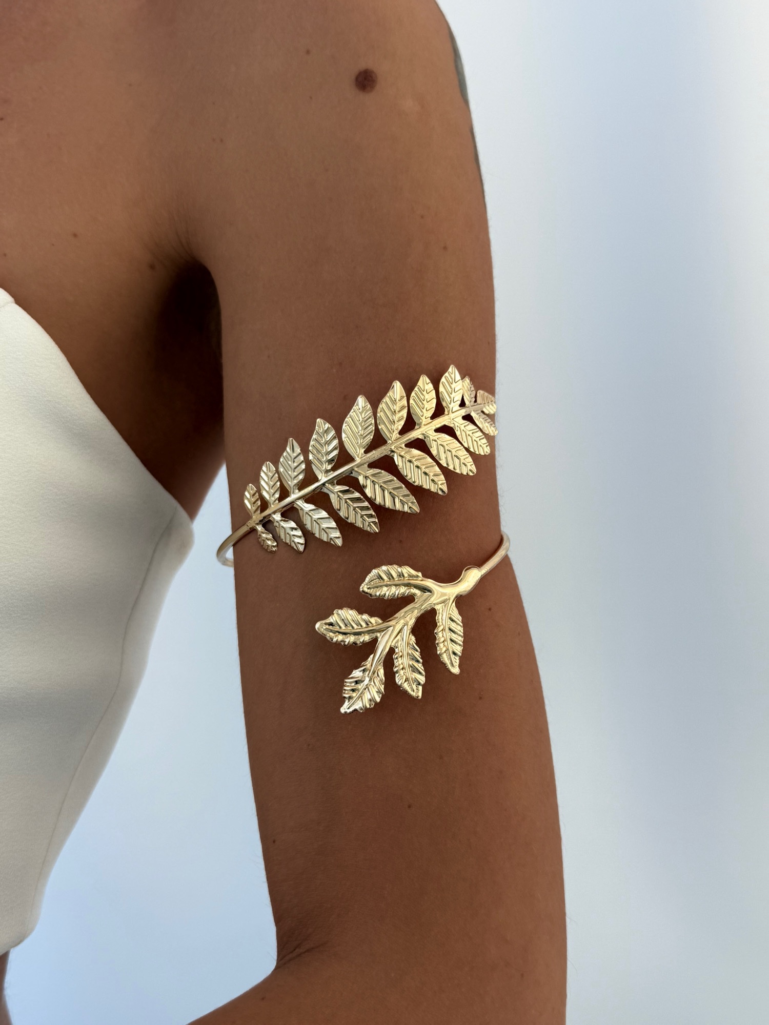 img_9353 Özel Seri Bir Ucu Kısa Yaprak Tasarım Gold Pazu Bilekliği
