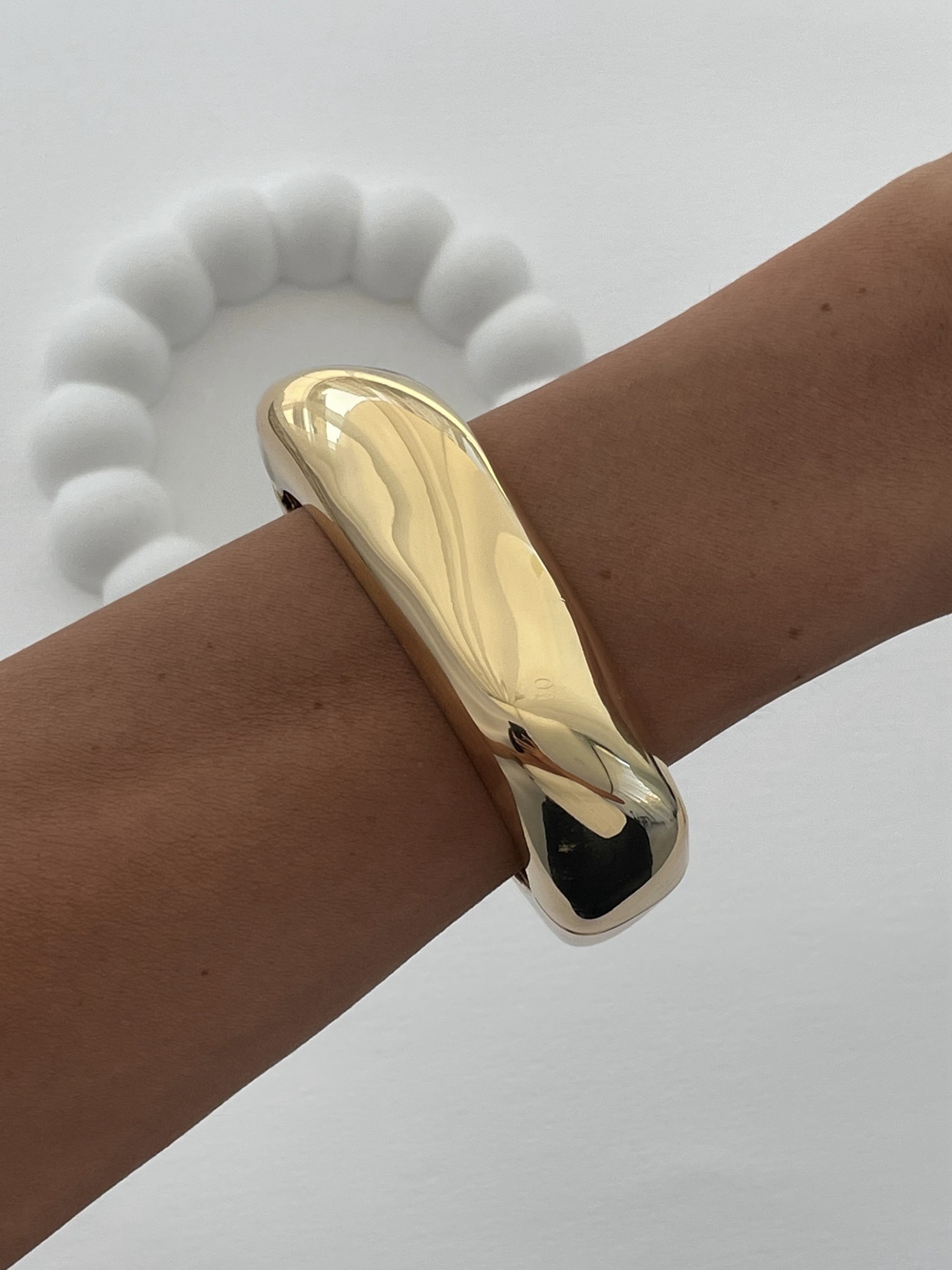 img_9413-1 Özel Seri Asimetrik Kıvrımlı Gold Kare Kelepçe Bileklik