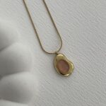 Çelik Pembe Kaplan Gözü Soyut Tasarım Gold Kolye