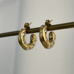 Çelik Zirkon Taşlı Soyut Tasarım Gold Halka Küpe