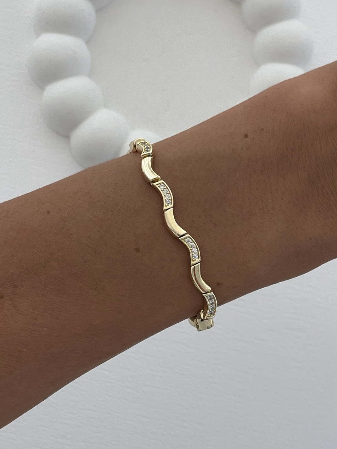 img_1035-1 Özel Seri Zirkon Taşlı Su Dalgası Tasarım Gold Bileklik