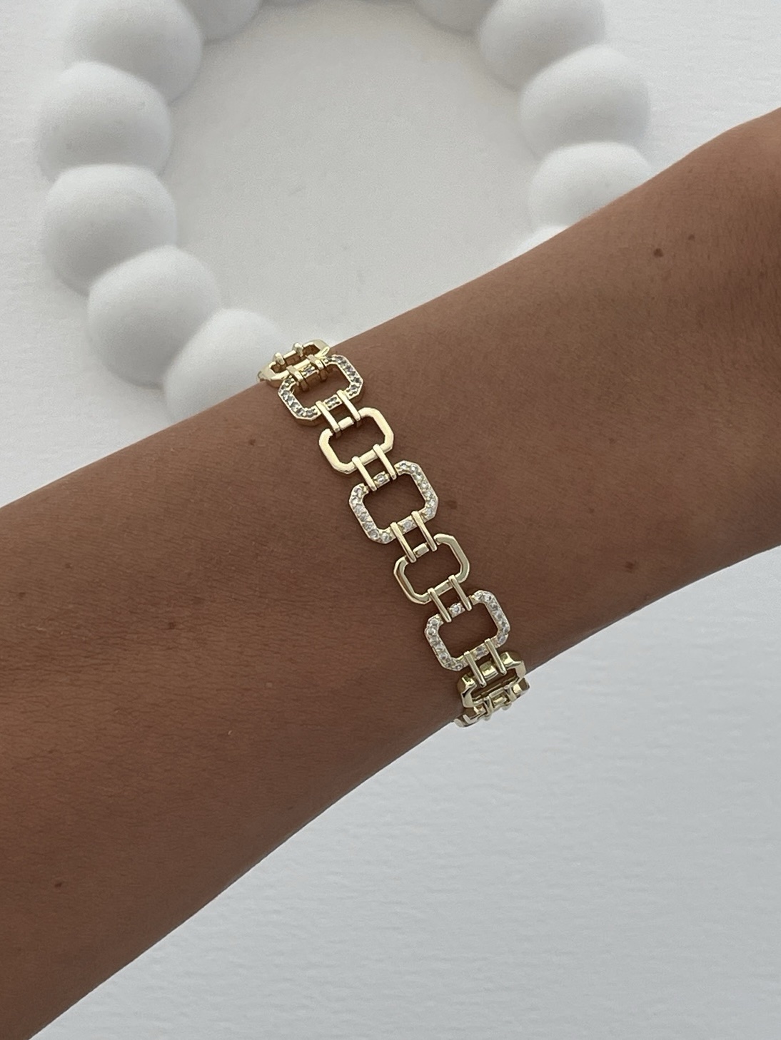 img_1128-1 Özel Seri Zirkon Taşlı Dikdörtgen Figaro Zincir Gold Bileklik