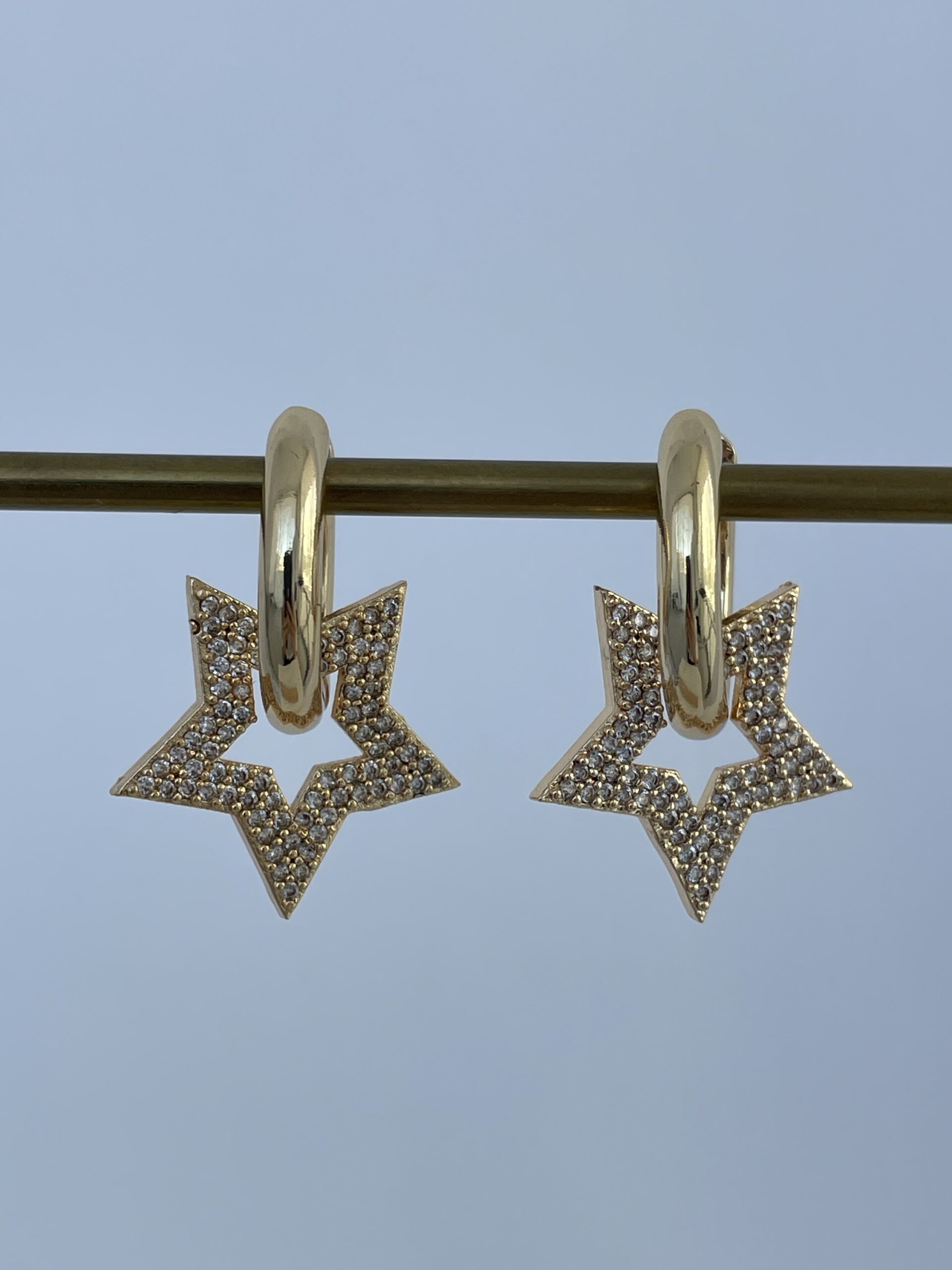 img_1822-3 Özel Seri Zirkon Taşlı Yıldız Tasarım Gold Küpe