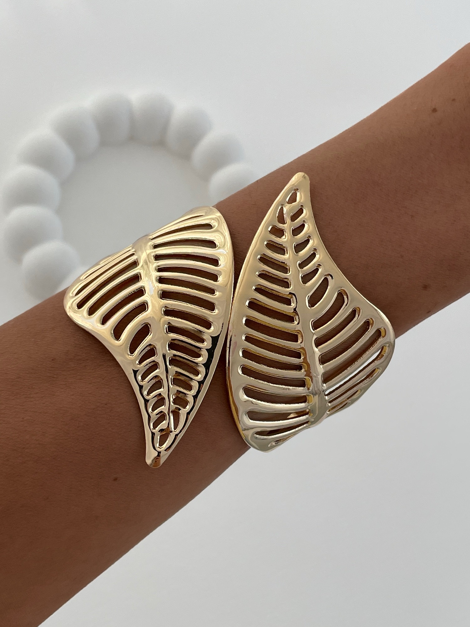 img_4992-3 Özel Seri Yaprak Tasarım Gold Kelepçe Bileklik